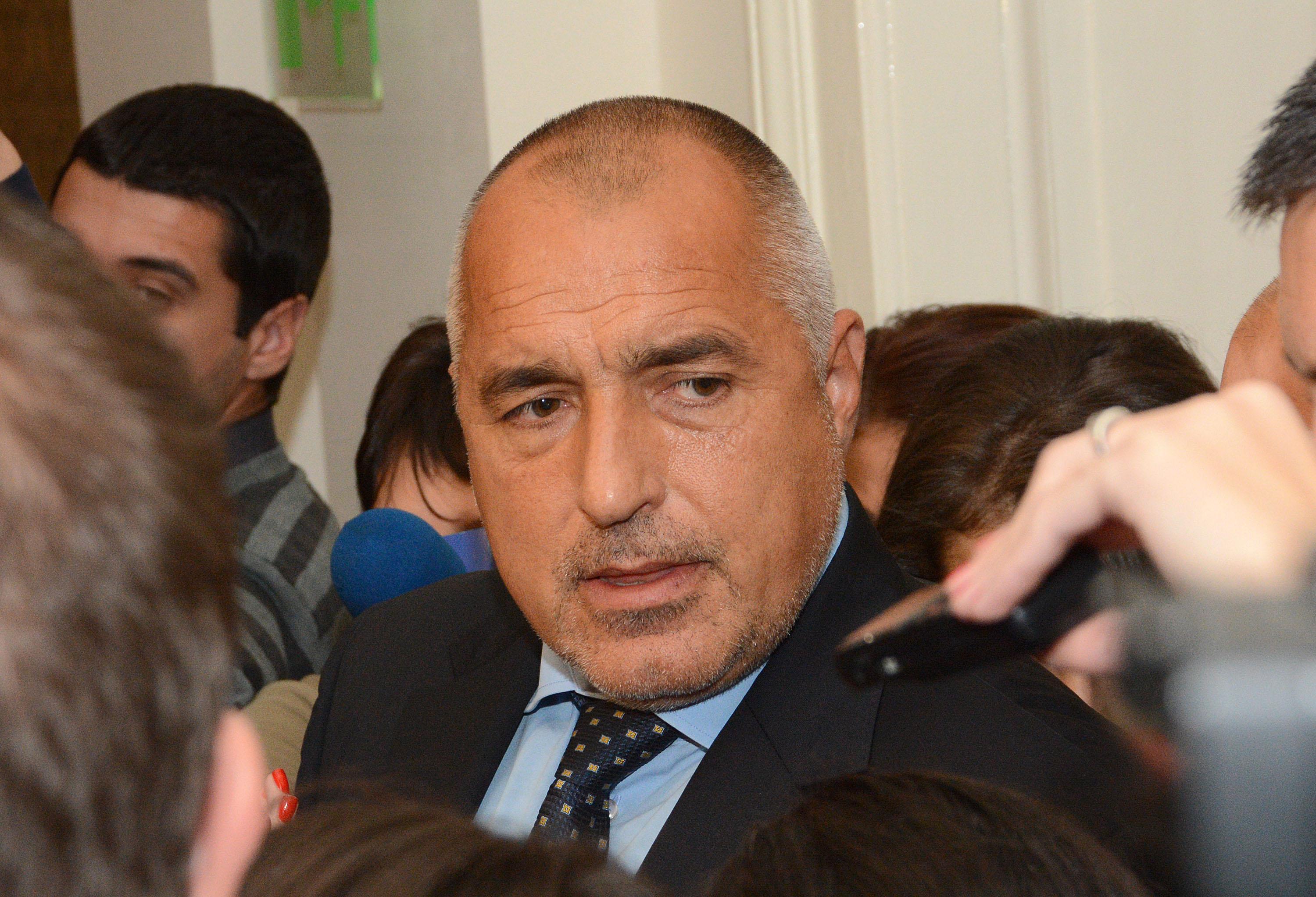 Според Борисов депутатите му е трябвало да минат в настъпление и да обяснят, и предупредят обществото за такса ”ВЕИ”