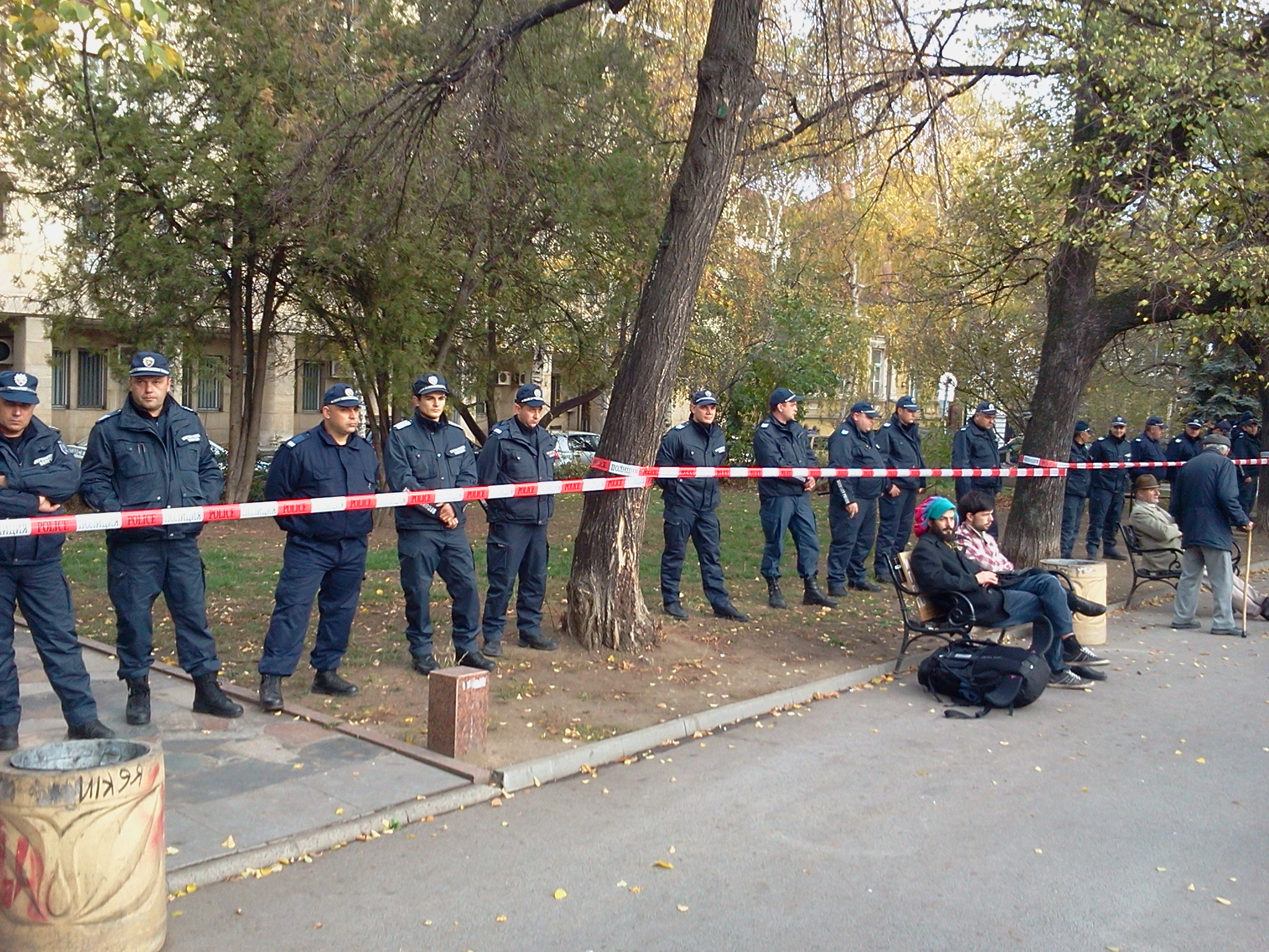 Сградата на МВР е обградена от полиция заради протеста срещу полицейското насилие