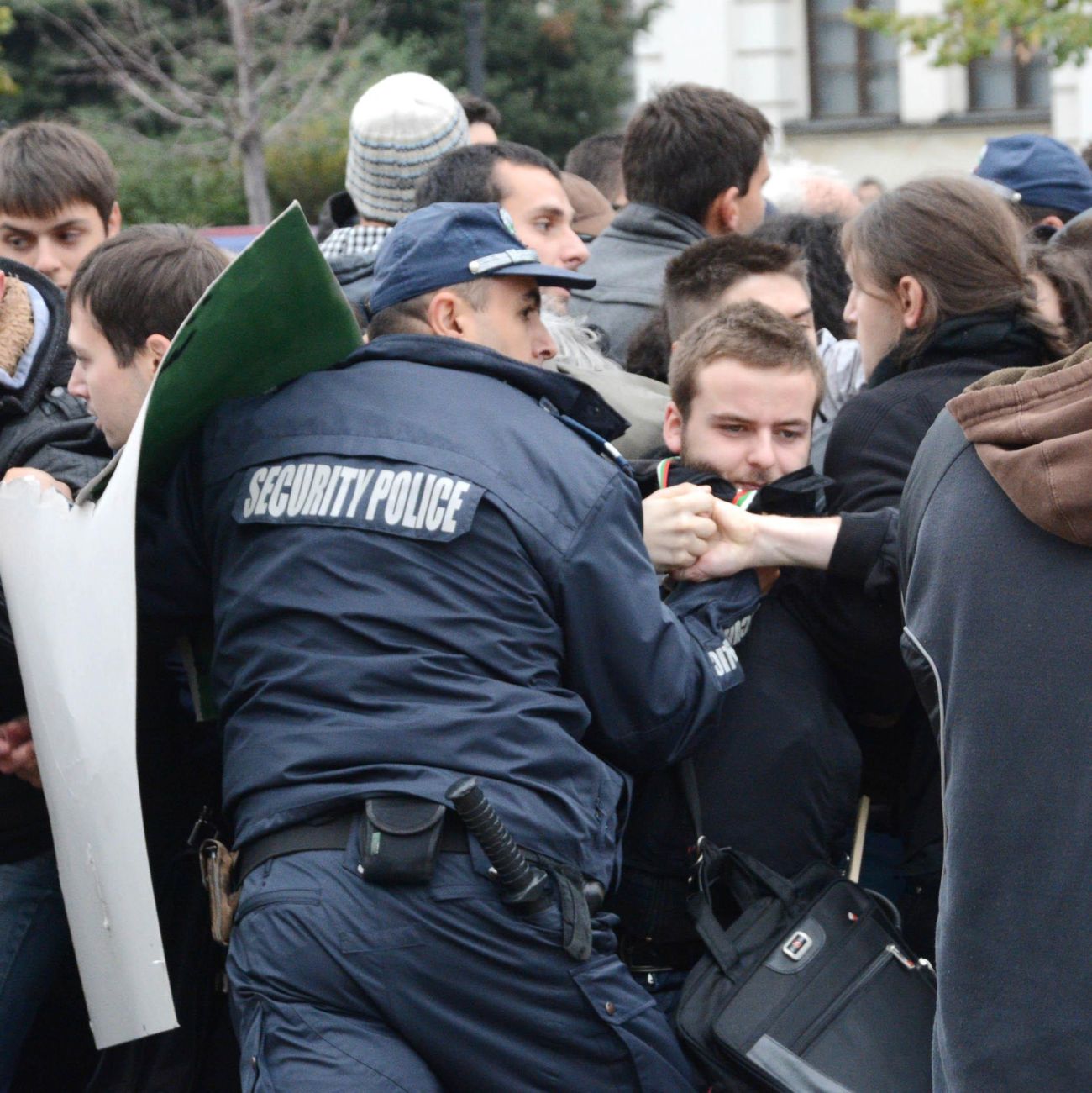 Сблъсъците между полиция и протестиращи белязаха 2013 г.