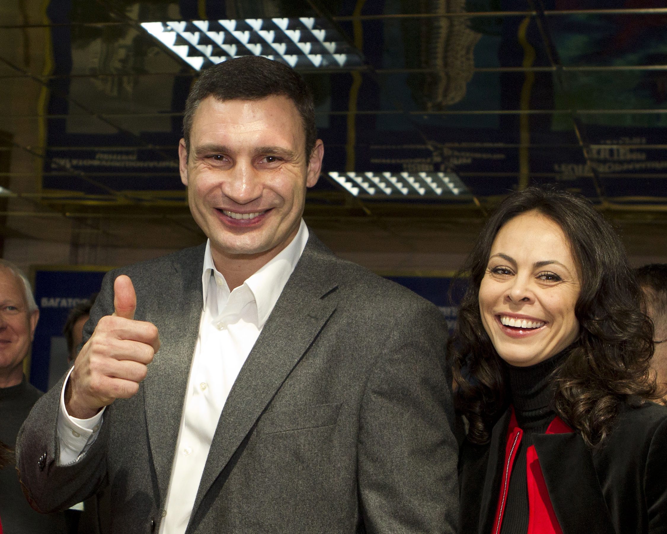 Съпругата на Кличко го съветва да се откаже от бокса