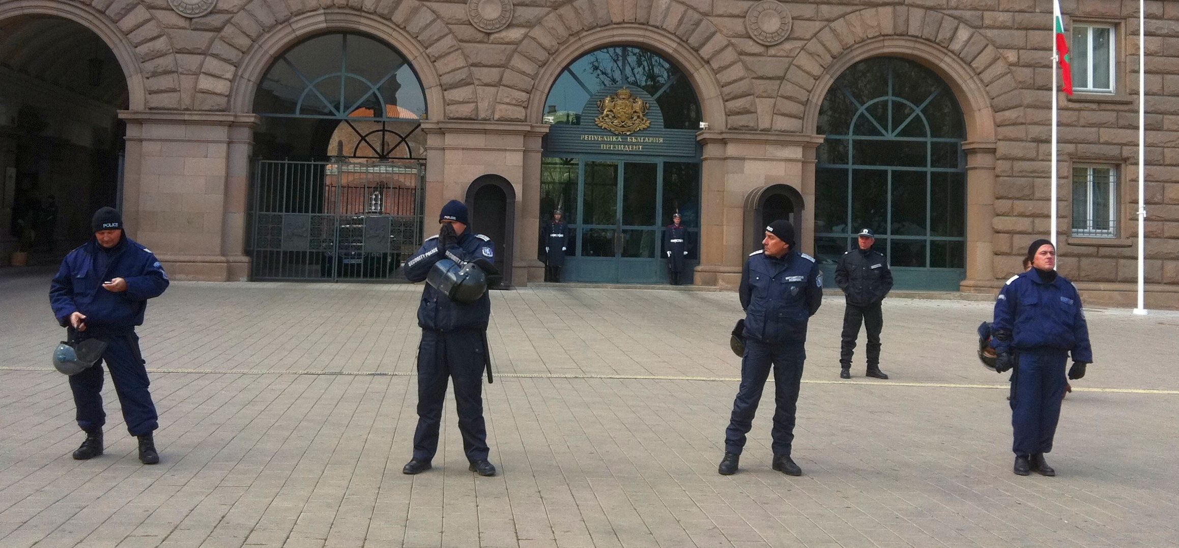 От сутринта полиция обгради сградата заради блокадата на ”България без церзура”