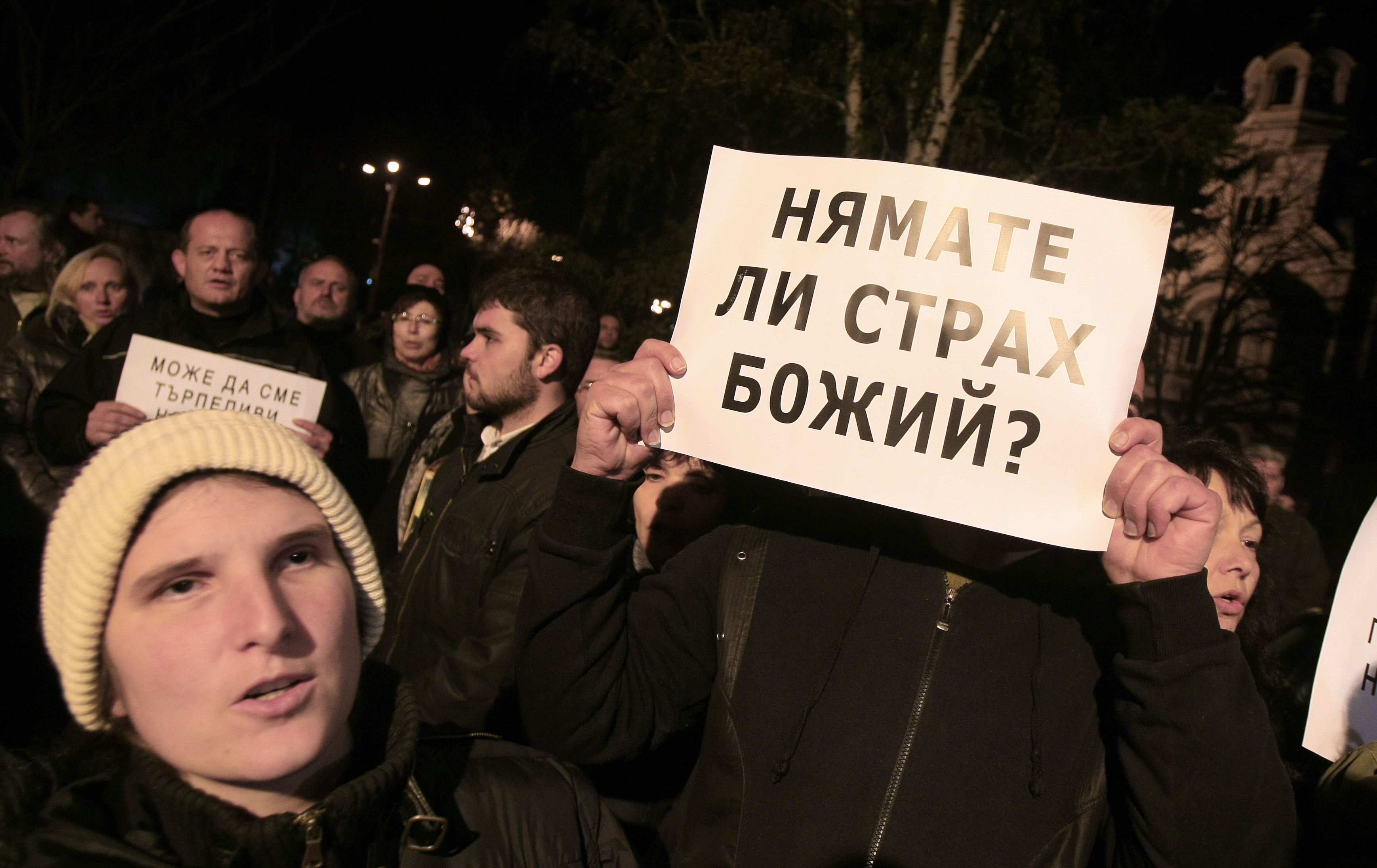 Протест пред Светия синод преди решението за касиране