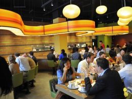 Ресторант в Израел дава 50% отстъпка, ако изключим телефона си по време на хранене