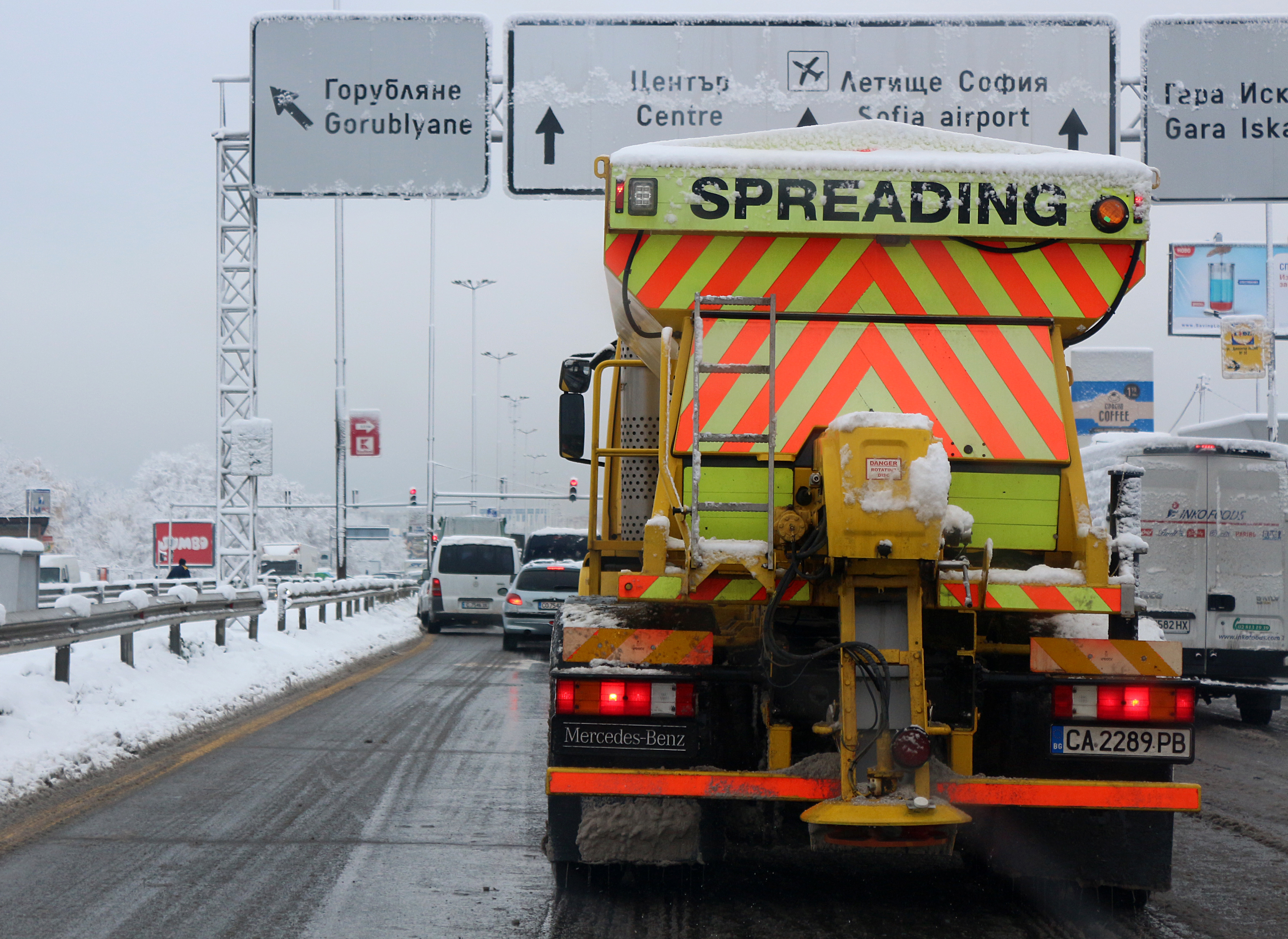 Над 220 машини ще чистят снега в София