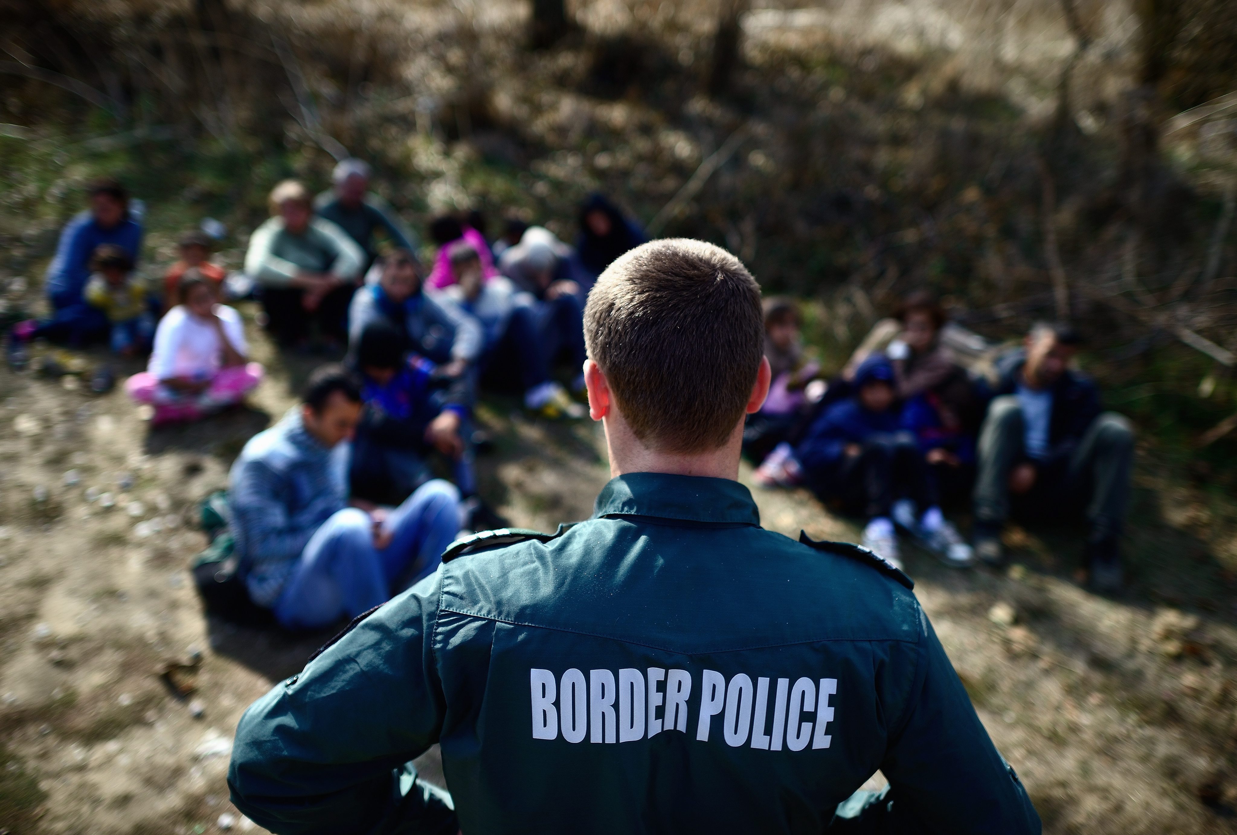 МВР задържа 39 нелегални имигранти в София