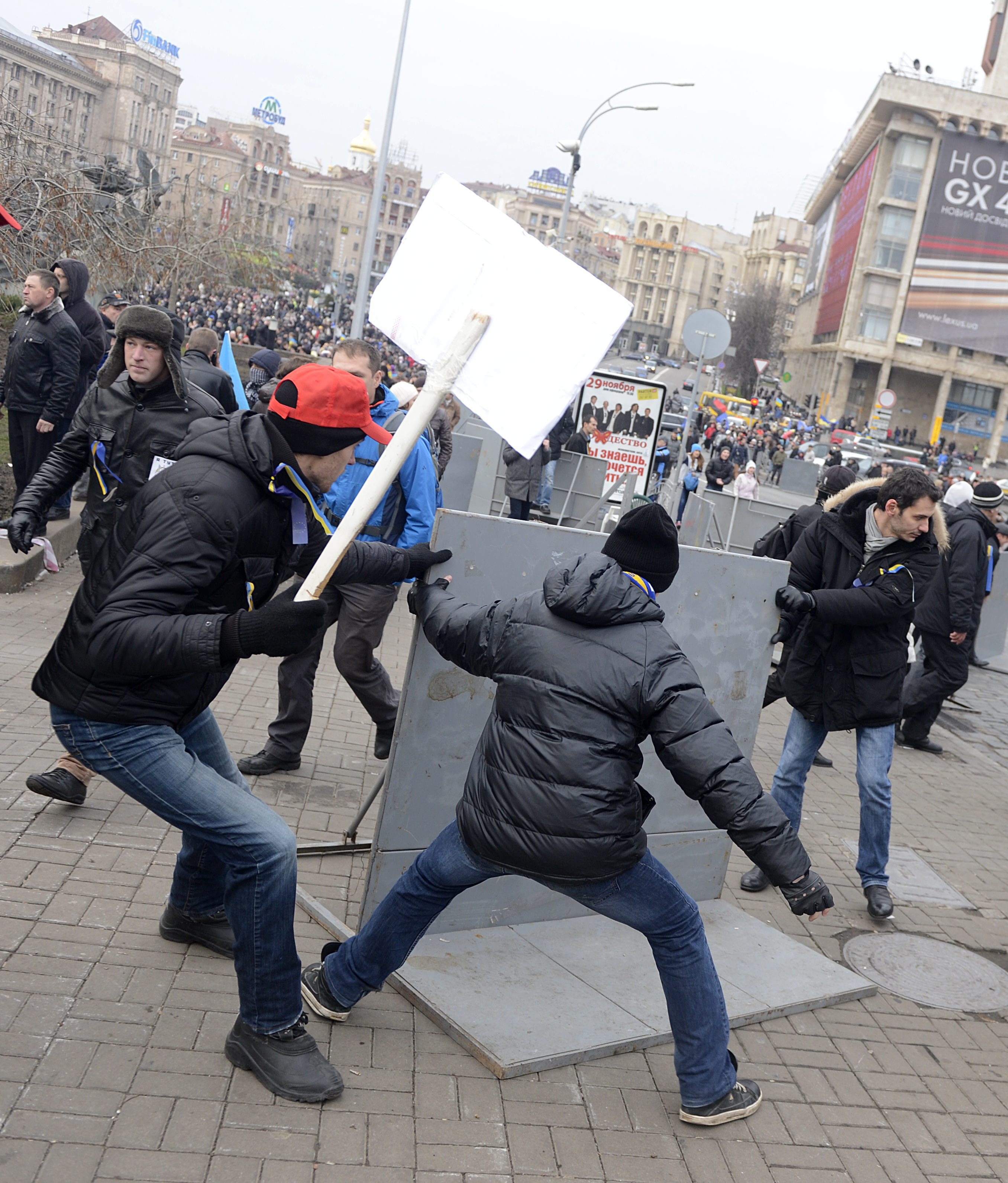 От руския печат: Протестът може да разцепи Украйна