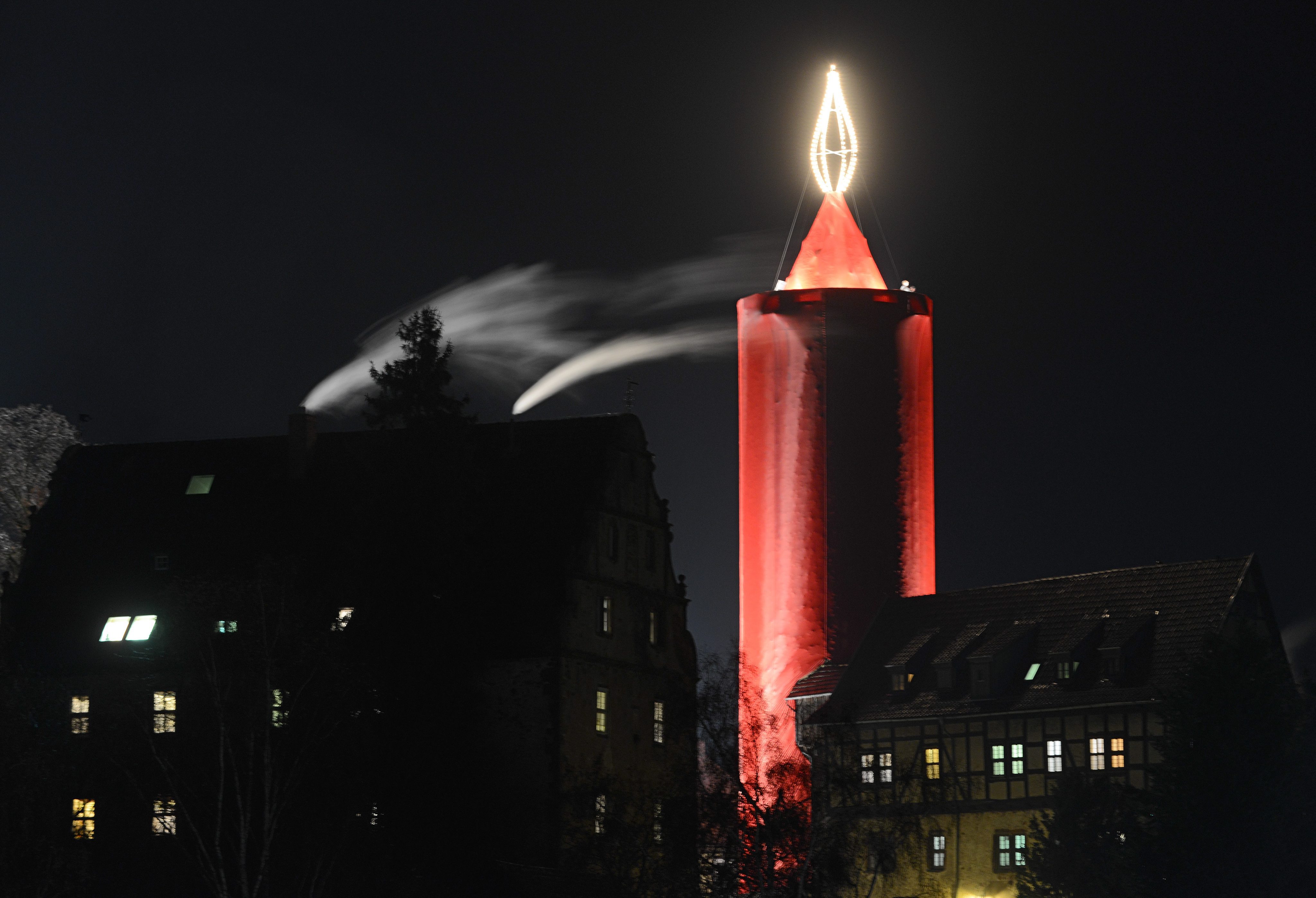 Най-голямата коледна свещ в германския град Шлиц