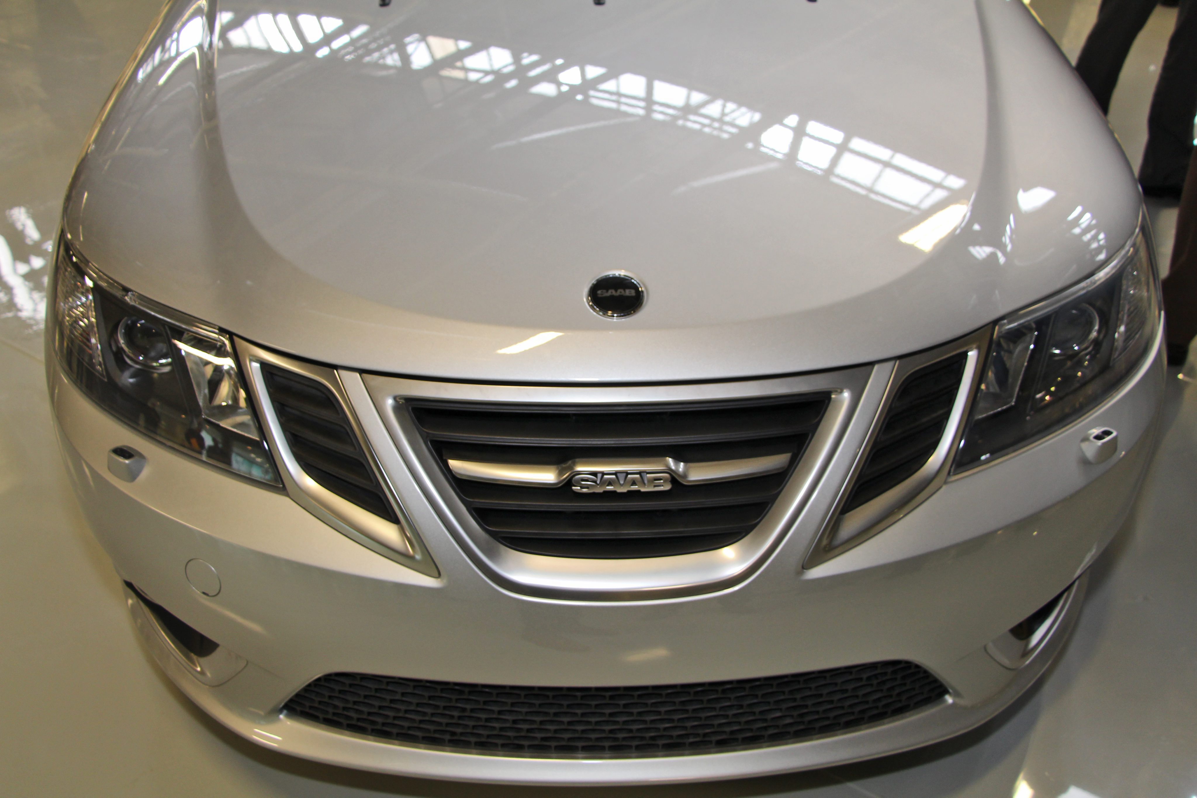 Saab възобновява производството си