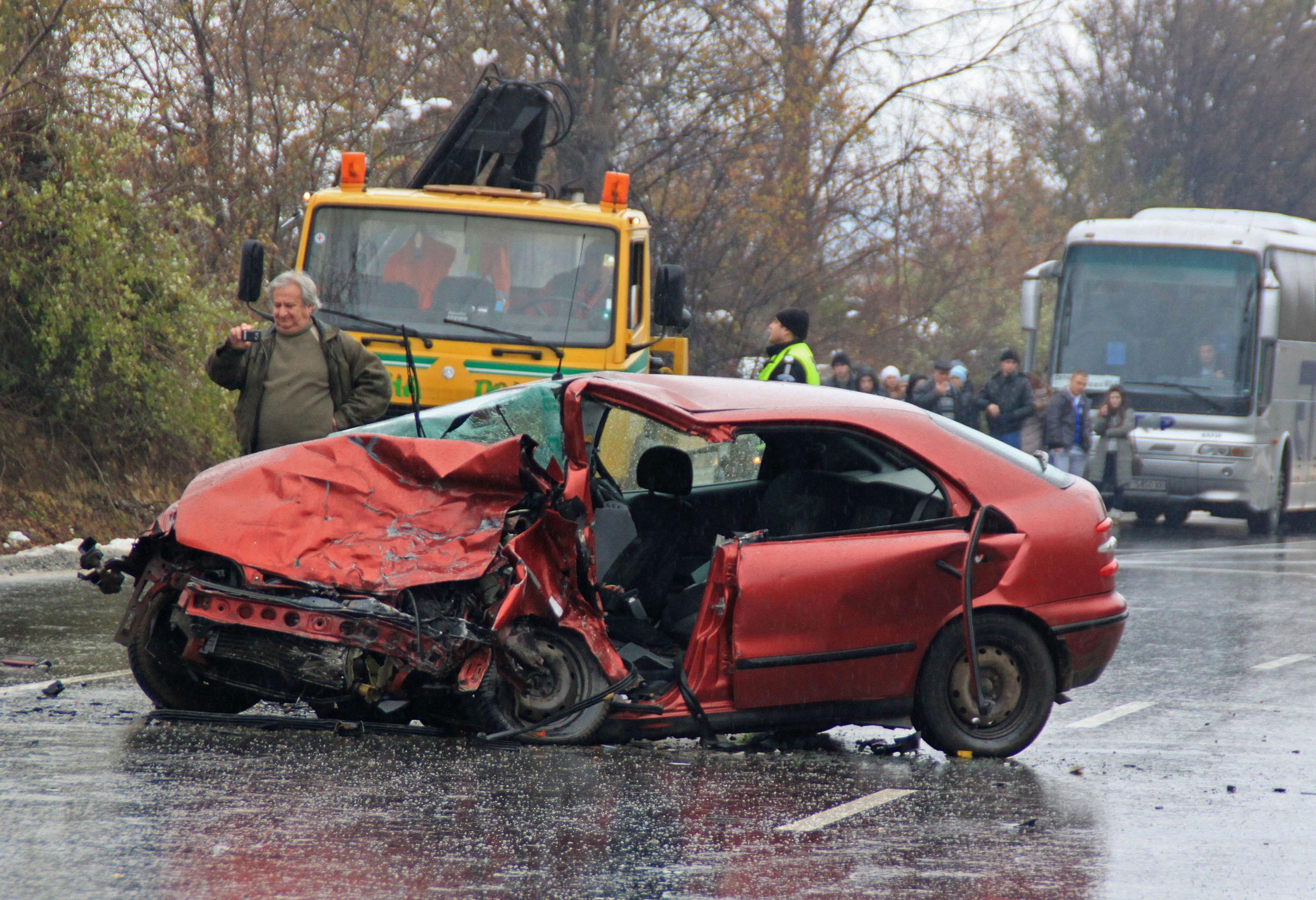 Две катастрофи с двама загинали и 4-ма ранени край В.Търново