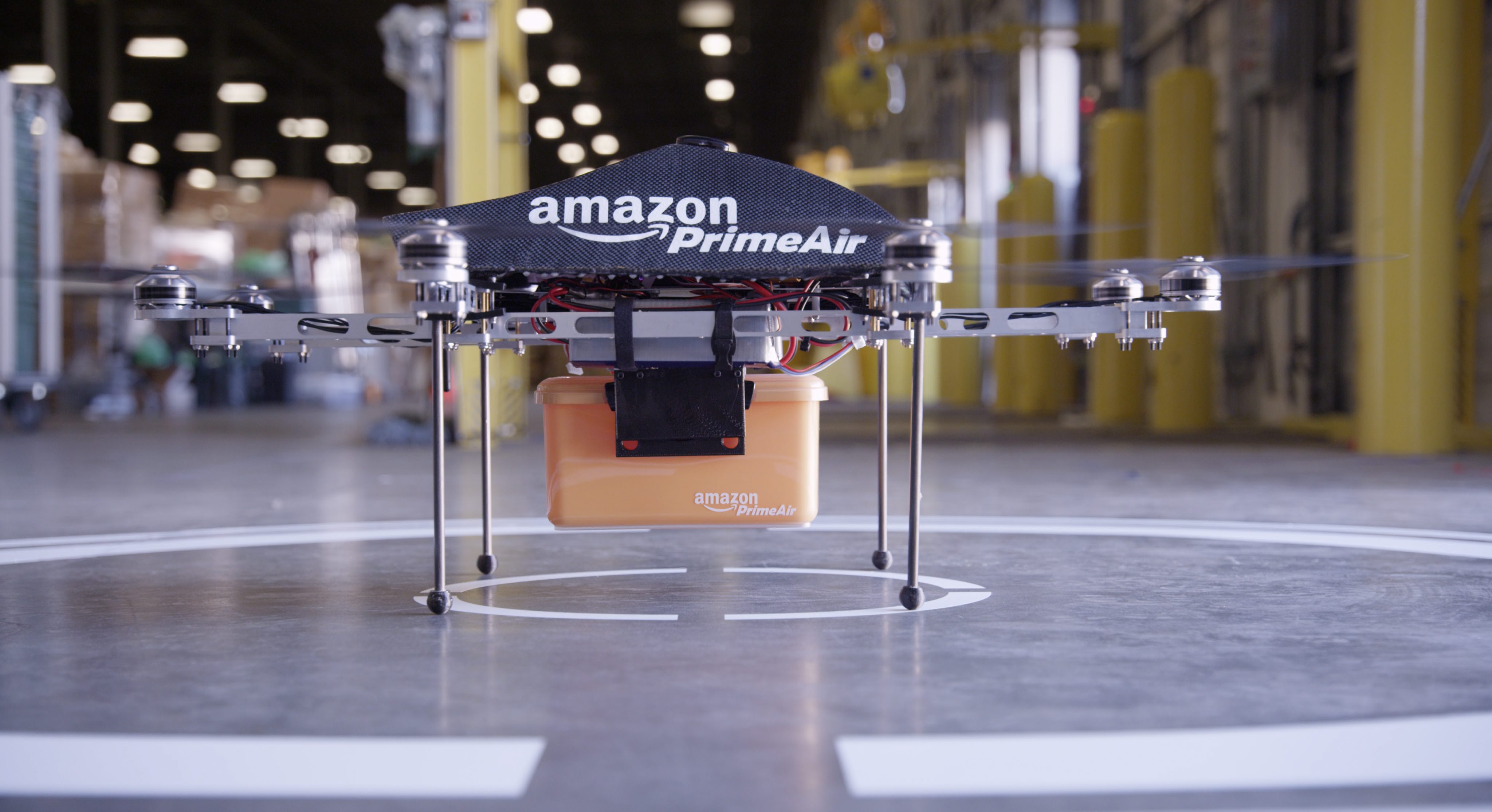 Amazon вече може да прави доставки с дронове