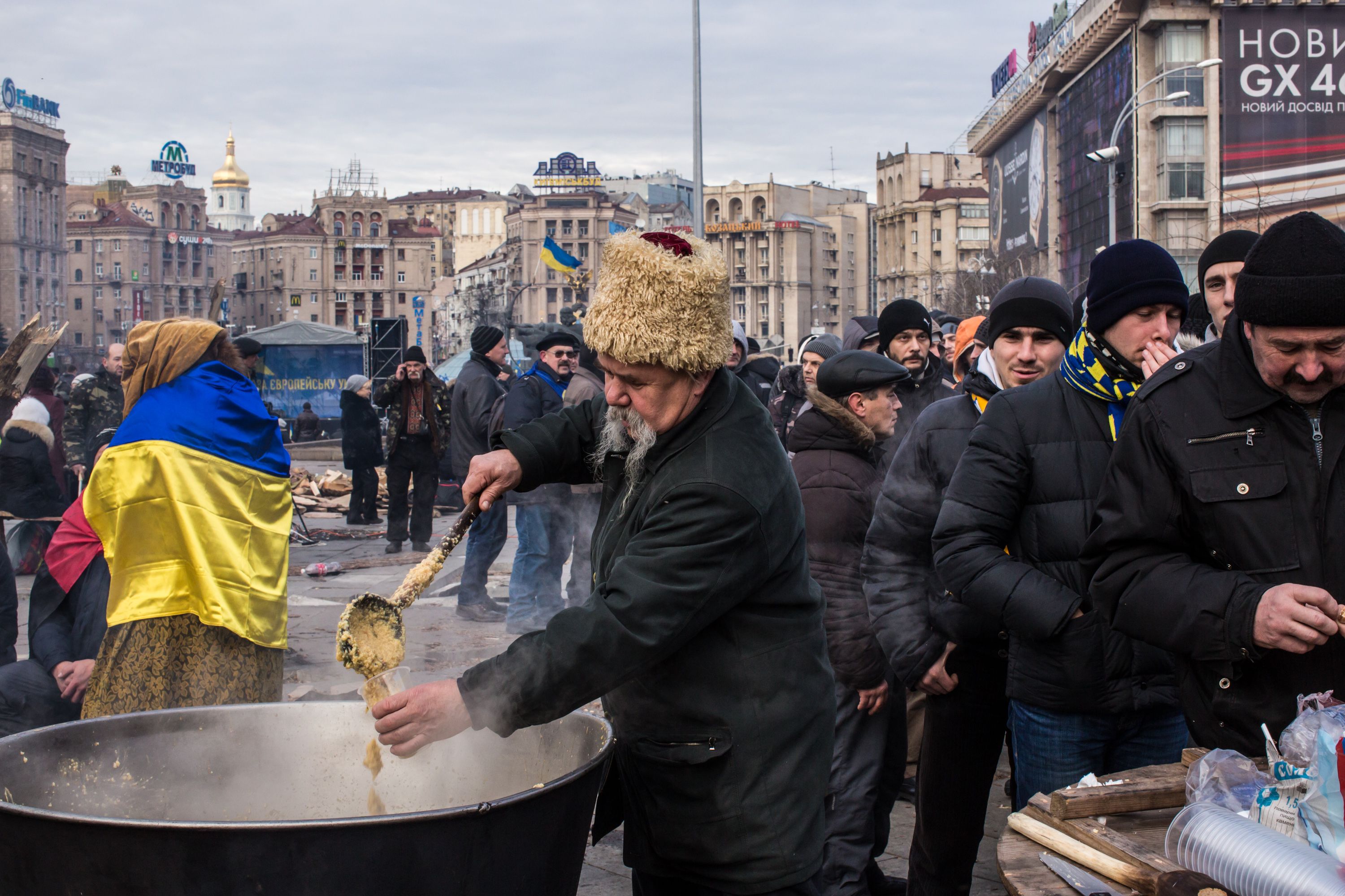 Как живут люди в киеве сейчас. Хохлы на Майдане.