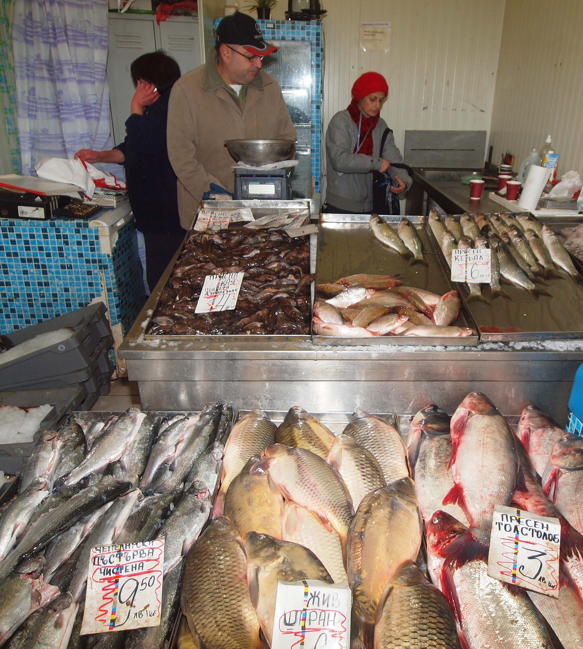 Проверяват се специализирани рибни магазини, както и борси в региона (Сн. Архив)