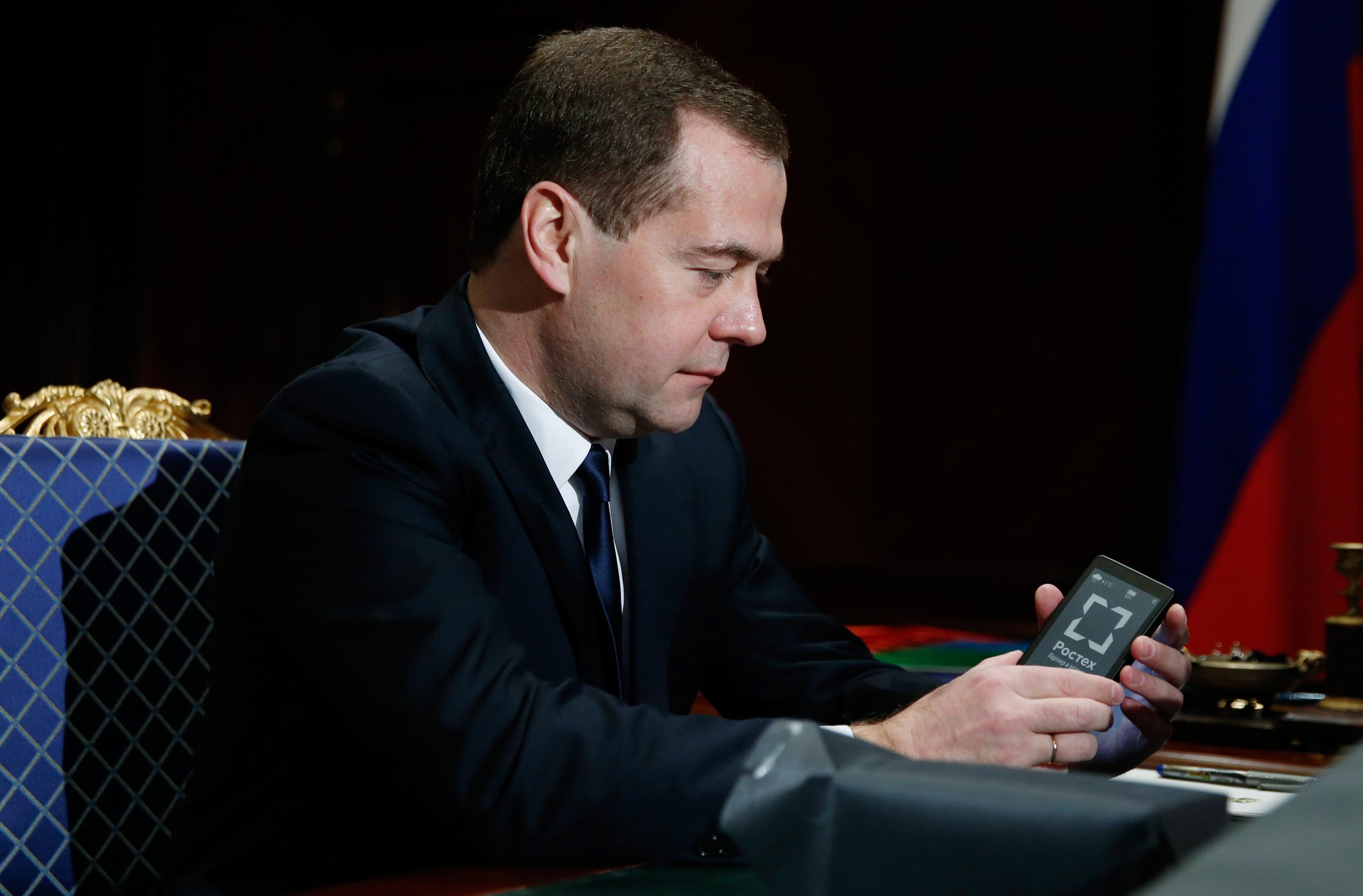 Дмитрий Медведев подписа постановление с икономическите санкции срещу Турция