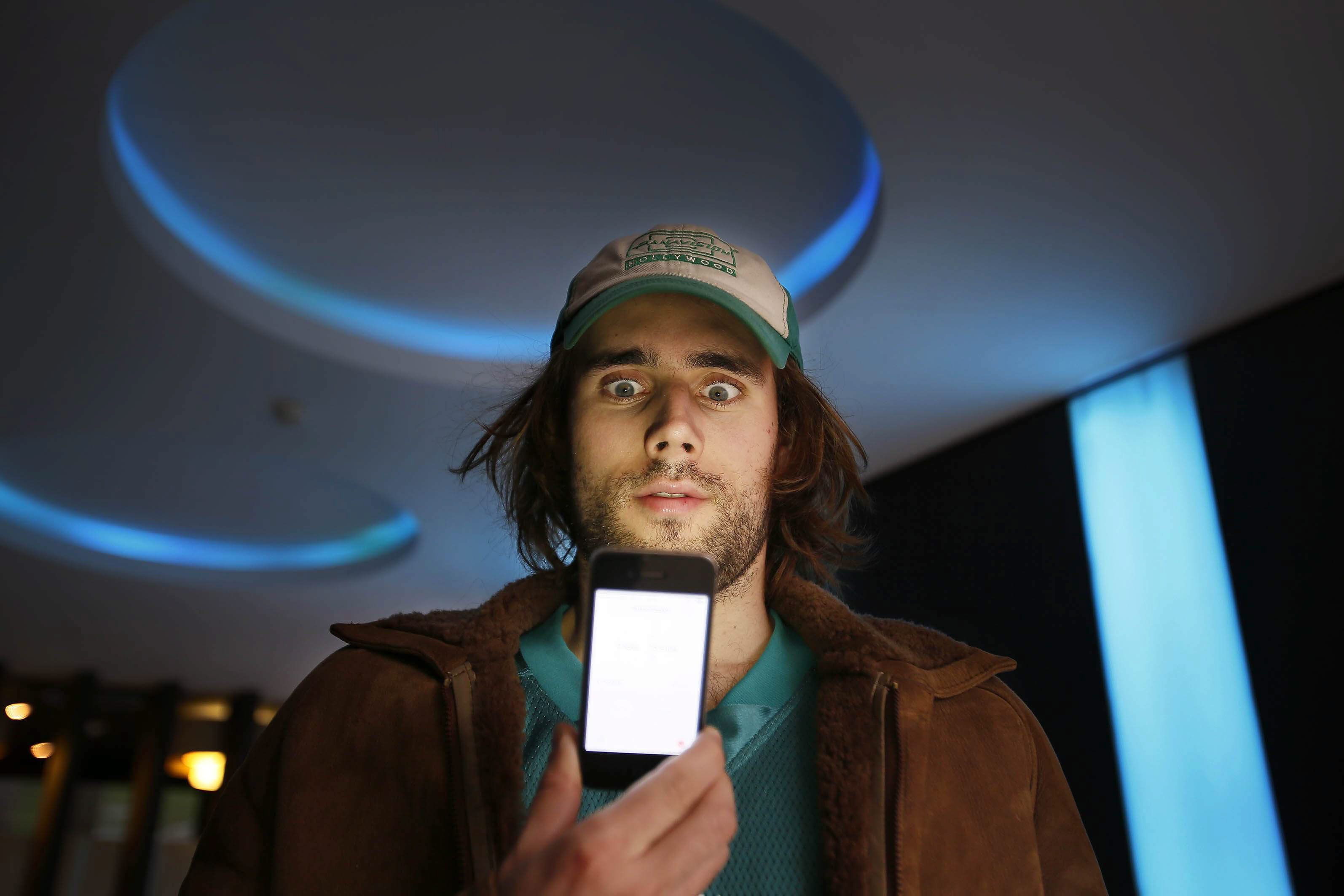 Смартфоните на Apple ще сканират лицето на потребителя