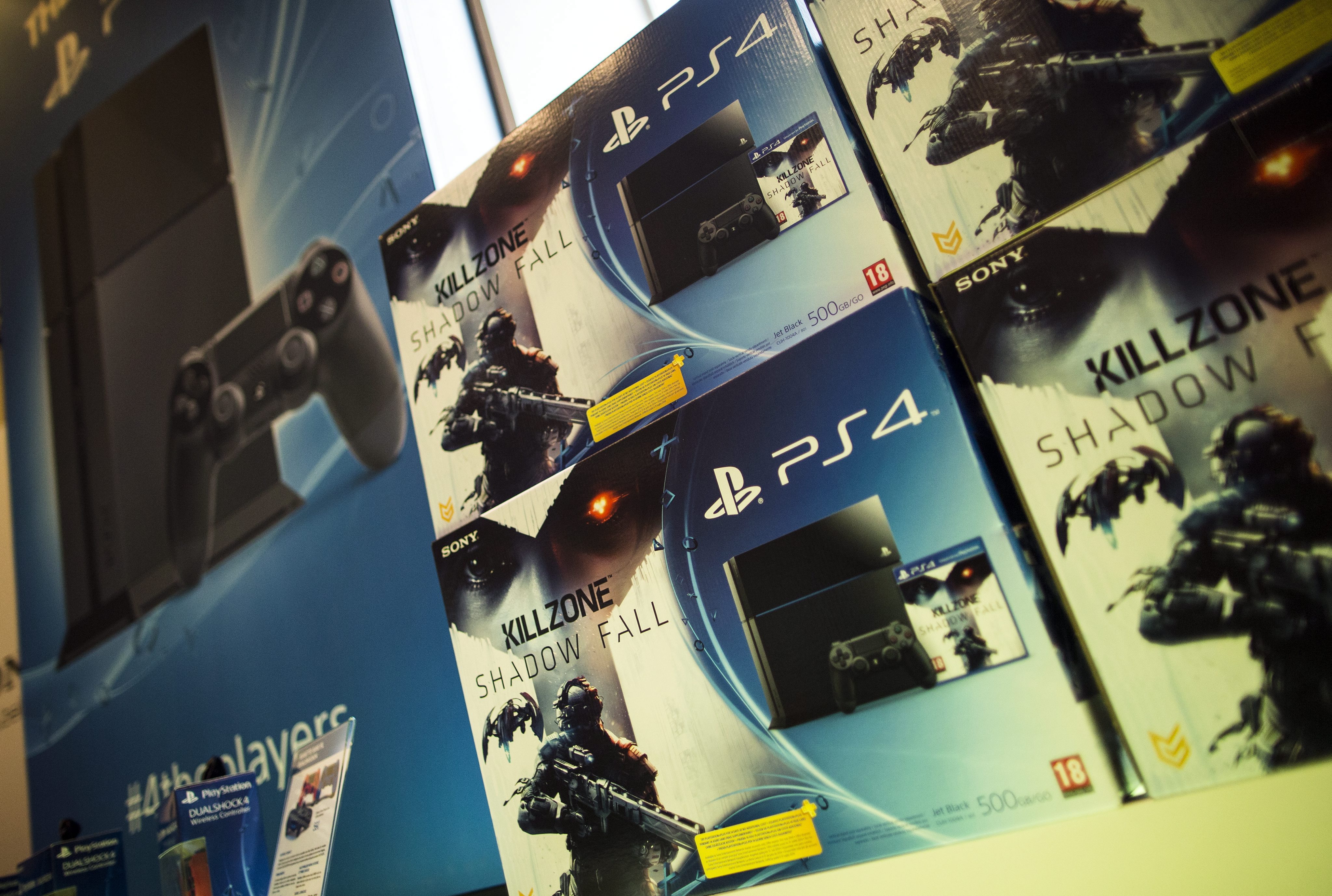 2,1 млн. PlayStation 4 продадени през ноември