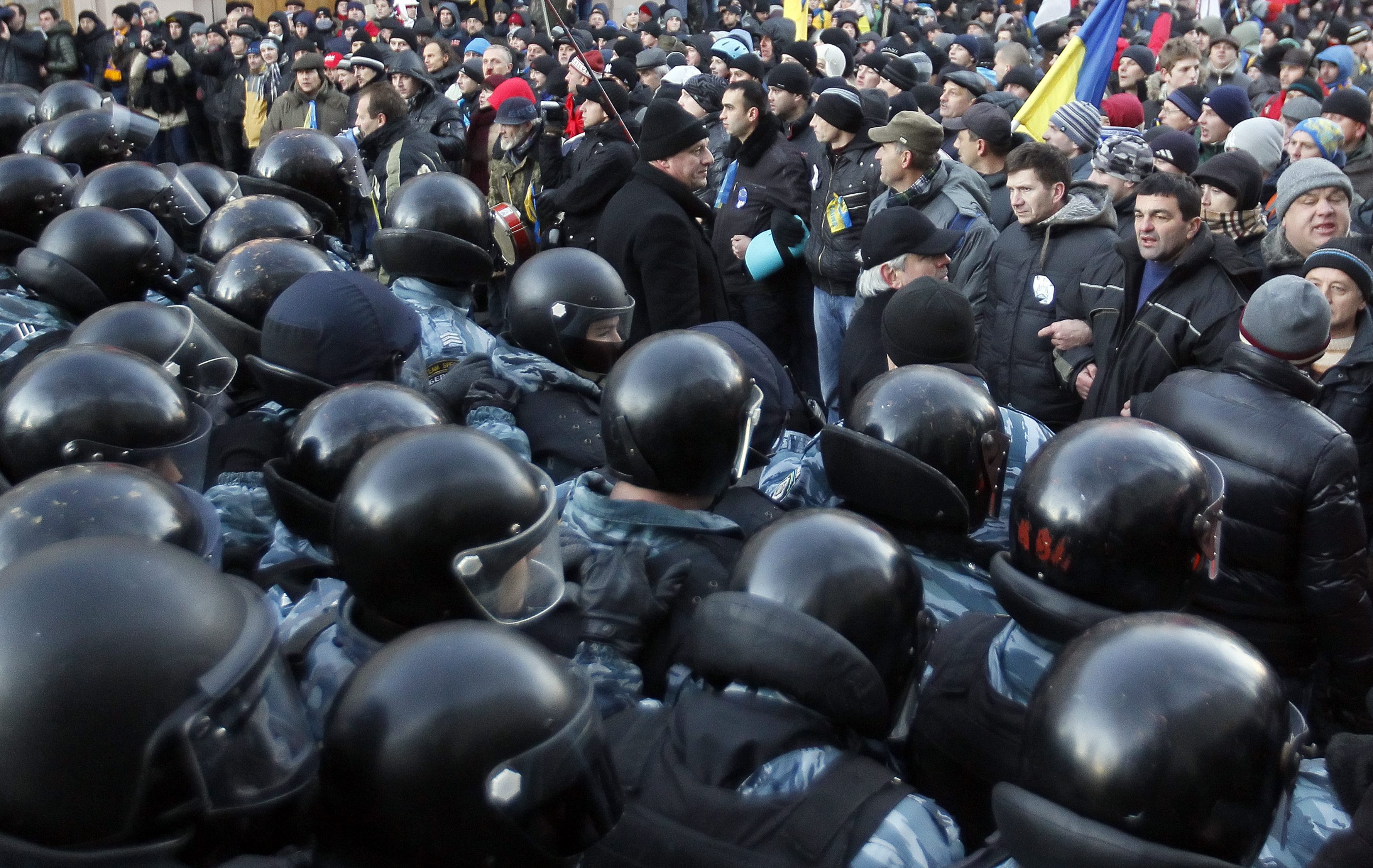 Силите за сигурност атакуваха барикади в Киев