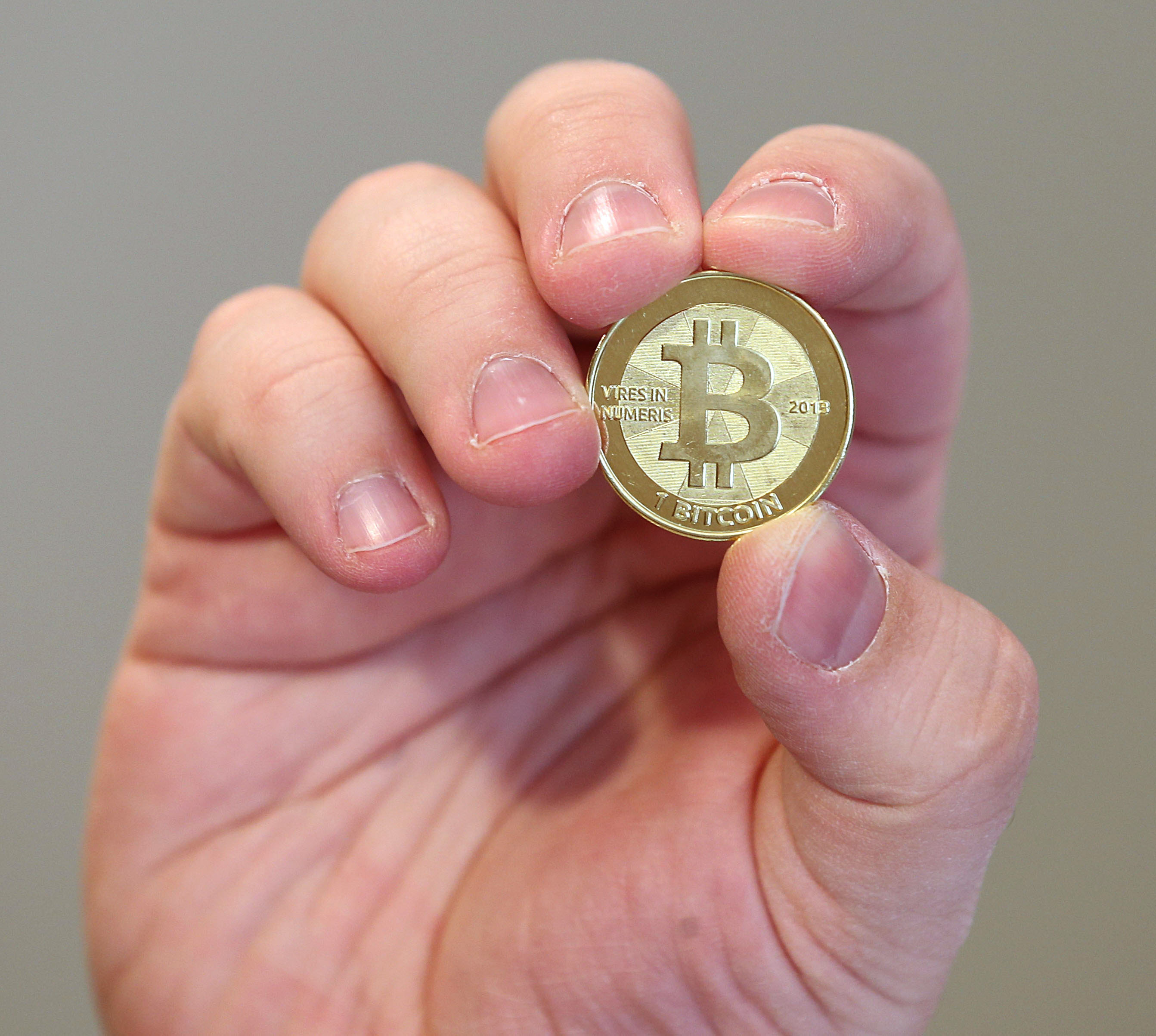 Китай забранява на банките си да ползват Bitcoin