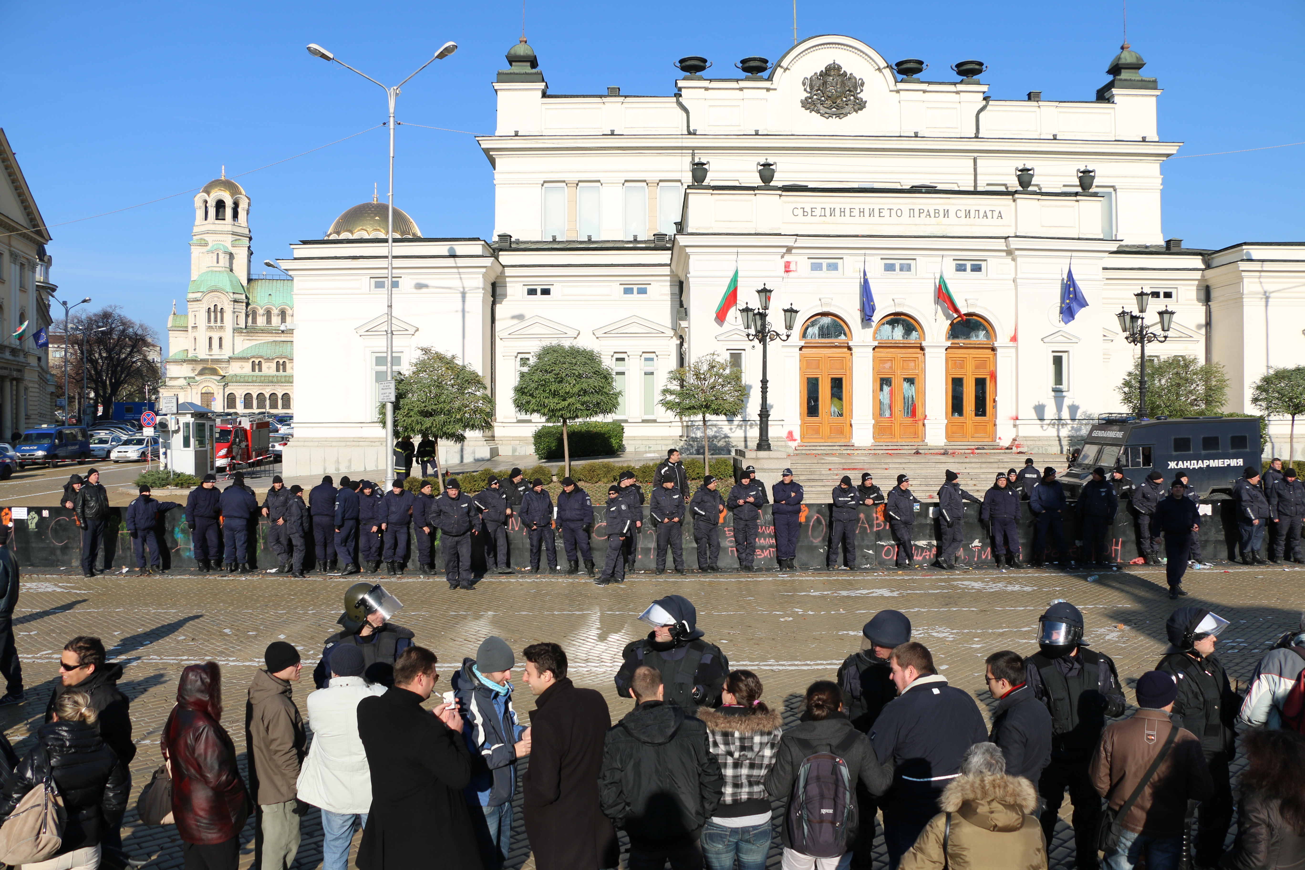 Полицейски корден пред Народното събрание
