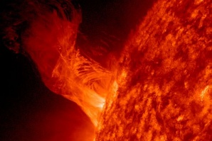 НАСА откри поток от плазма в Слънцето