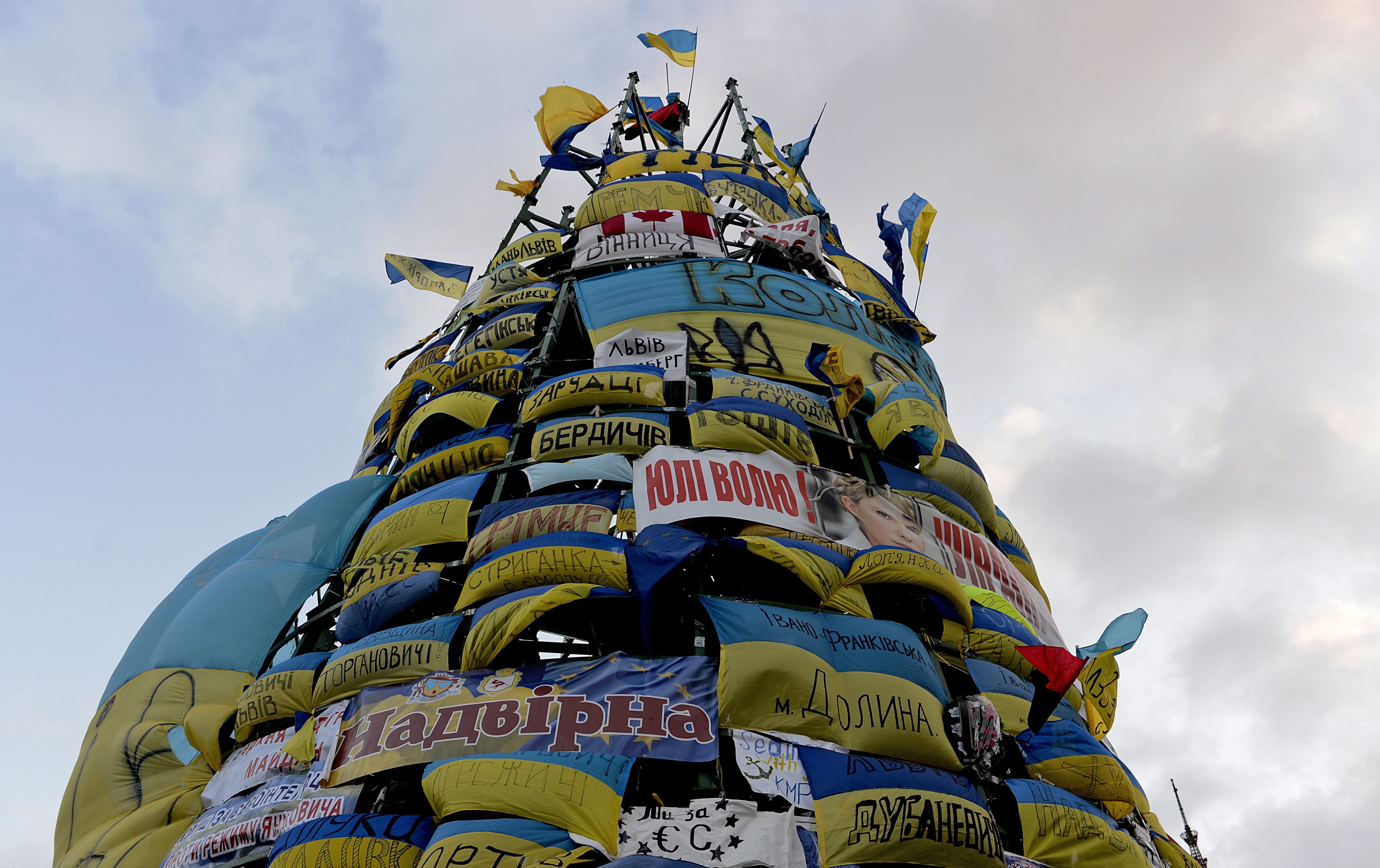 Украинският президент амнистира участниците в протестите