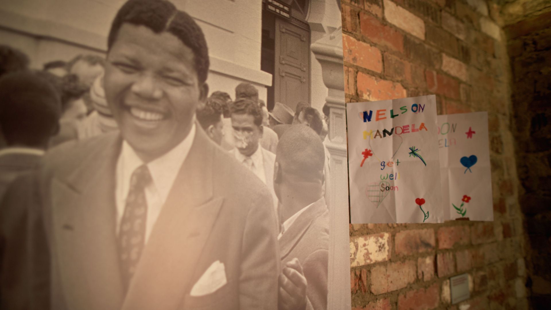 На 11 февруари 1990 година затворник номер 46664 чието лице