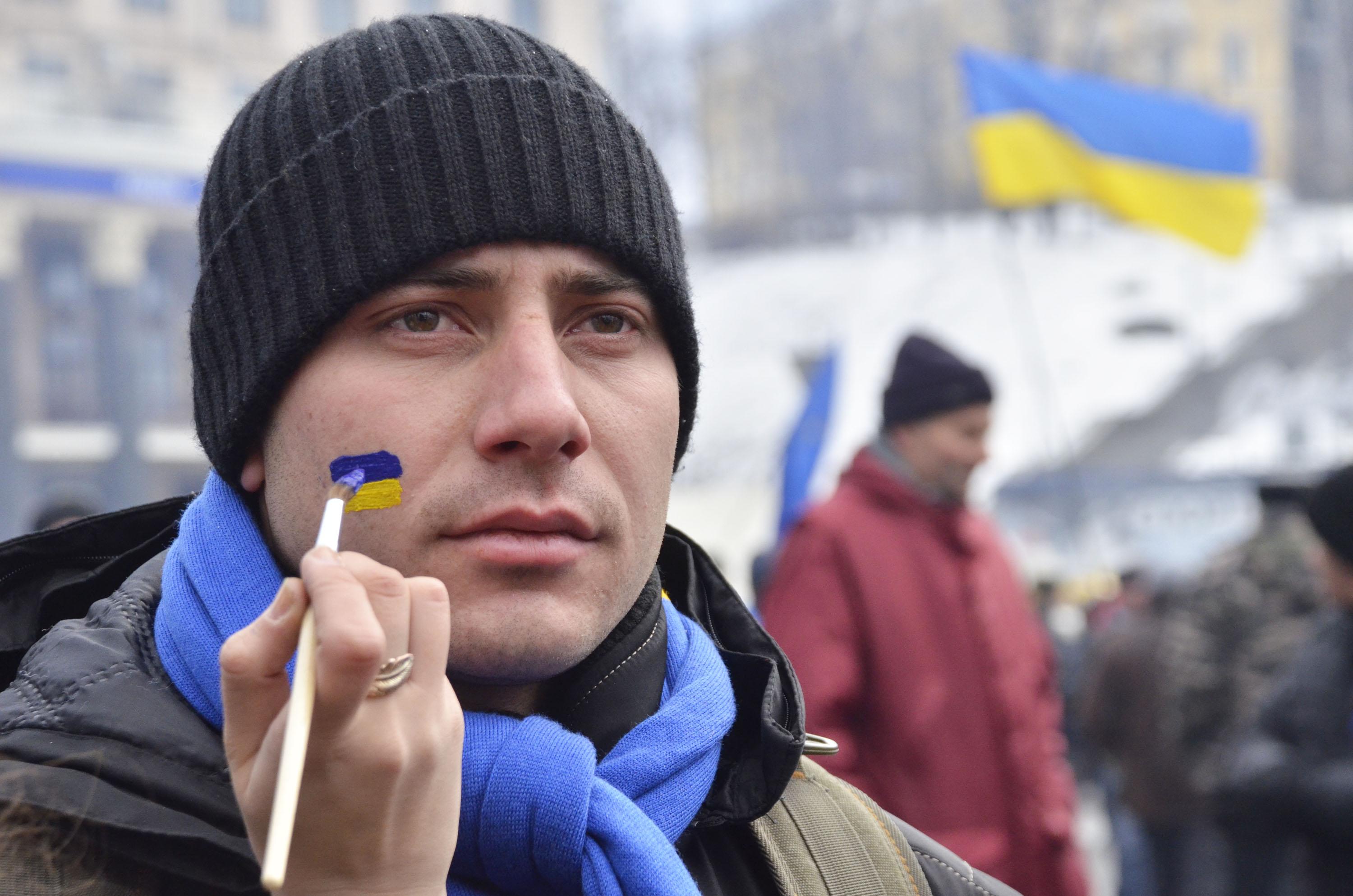 Националният флаг се носи на лицето по протестите