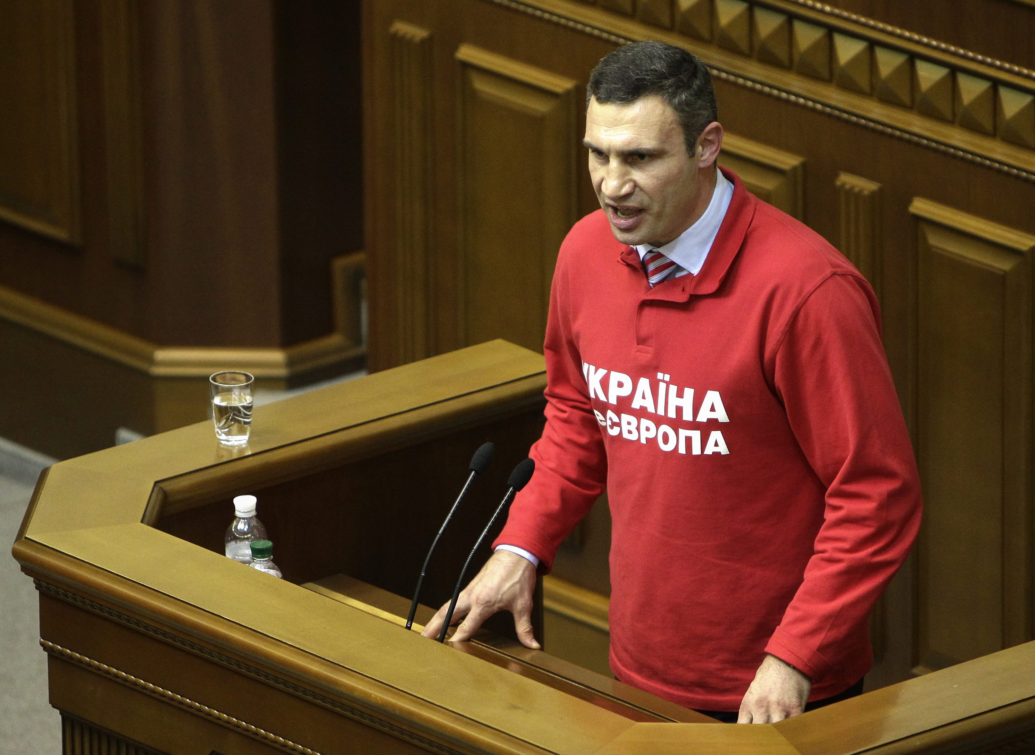 Опозицията в Украйна договори отмяна на сурови закони