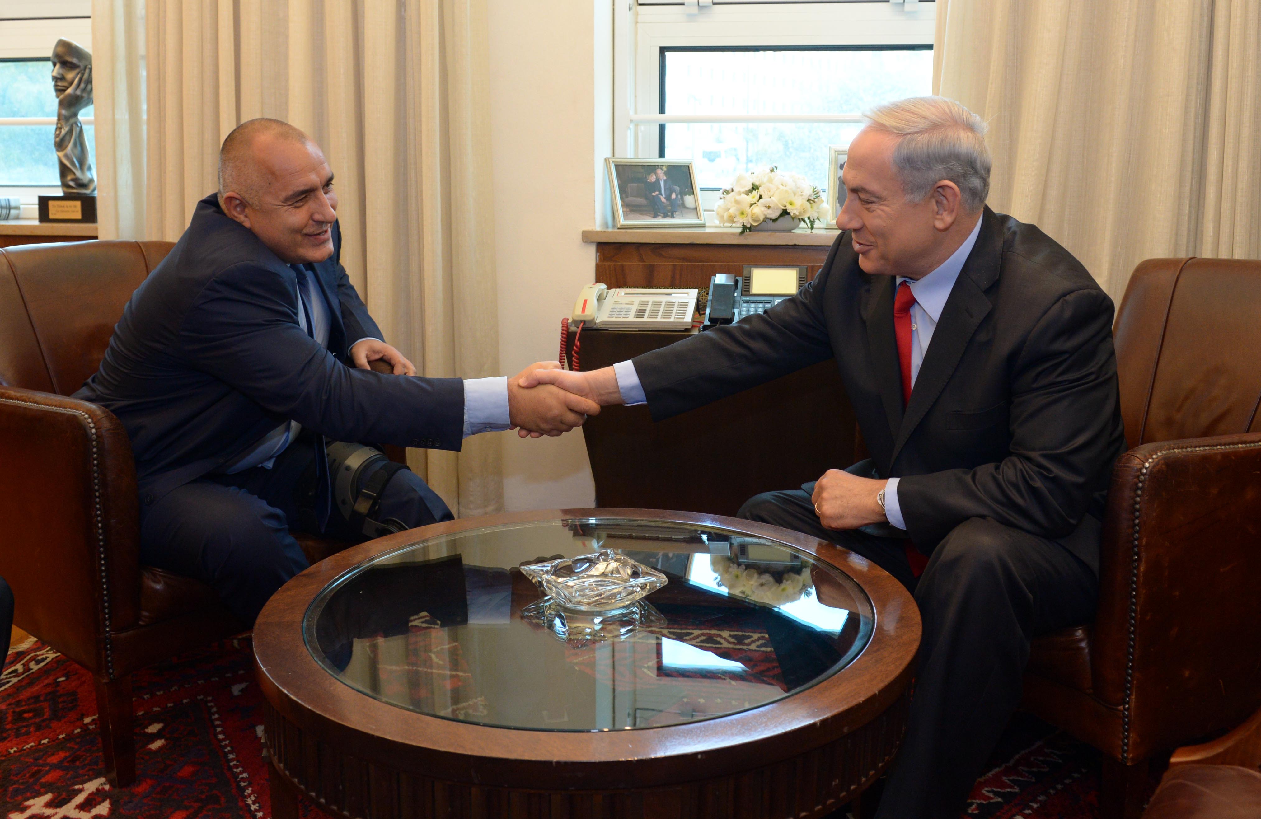 Борисов с патерици в Израел, срещна се с ”приятеля си Биби Нетаняху”