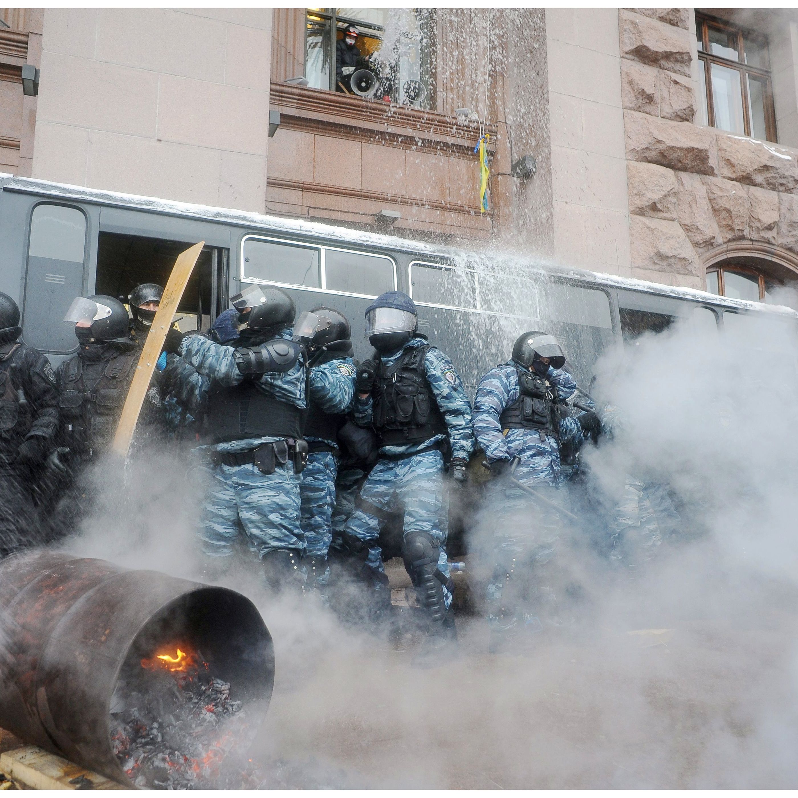 Сблъсъци между демонстранти и милицията пред кметството на Киев