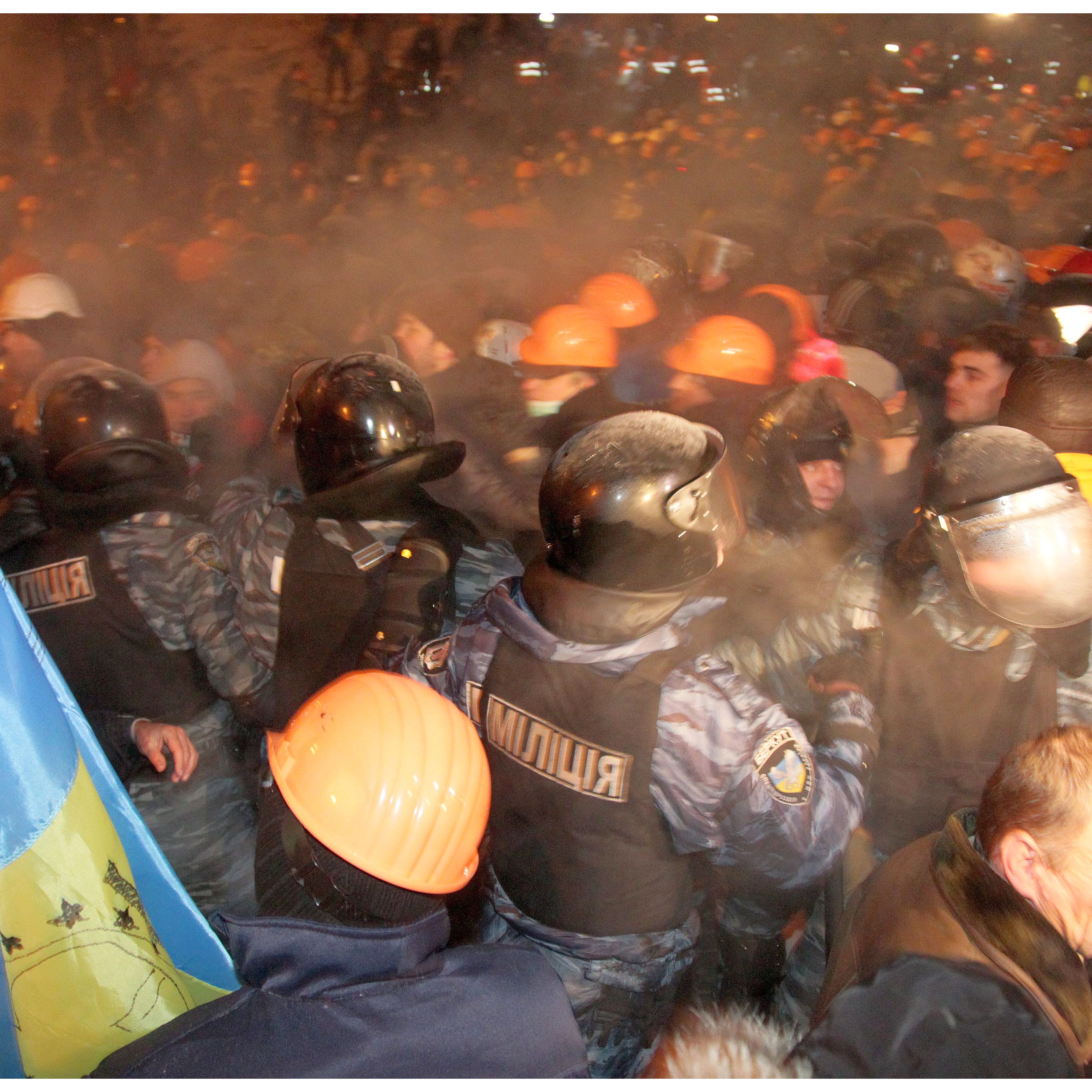 Сблъсъци избухнаха между демонстранти и милицията