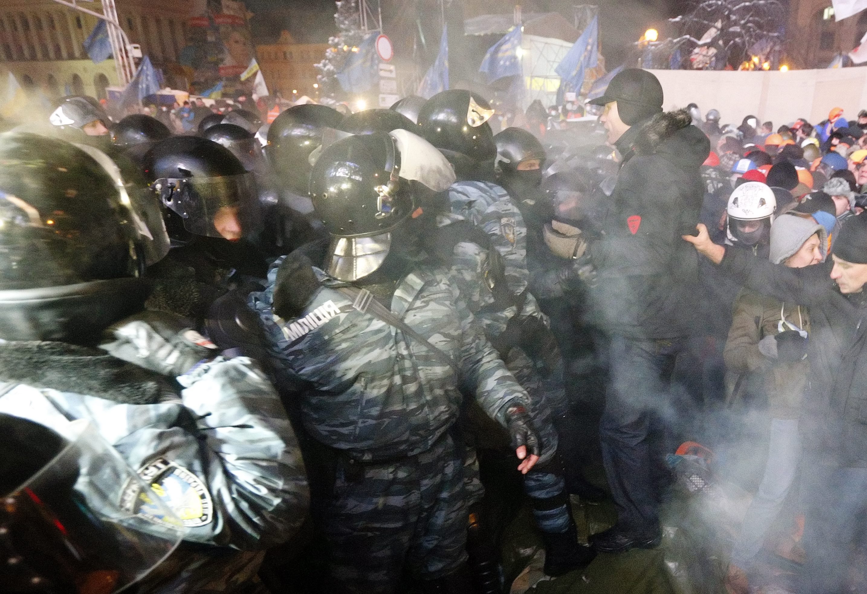 Кремъл може да помогне на Янукович да остане на власт