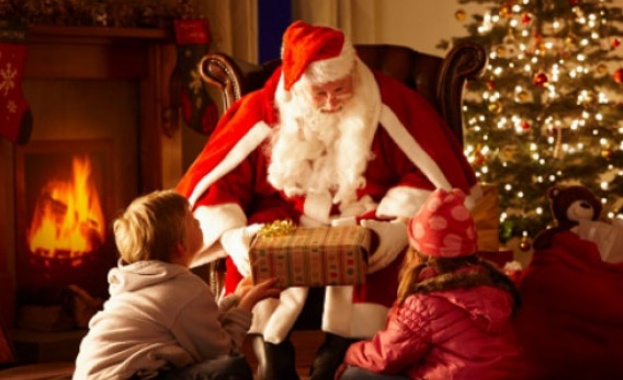 Дечица минават през полиграф, преди да седнат в скута на Дядо Коледа