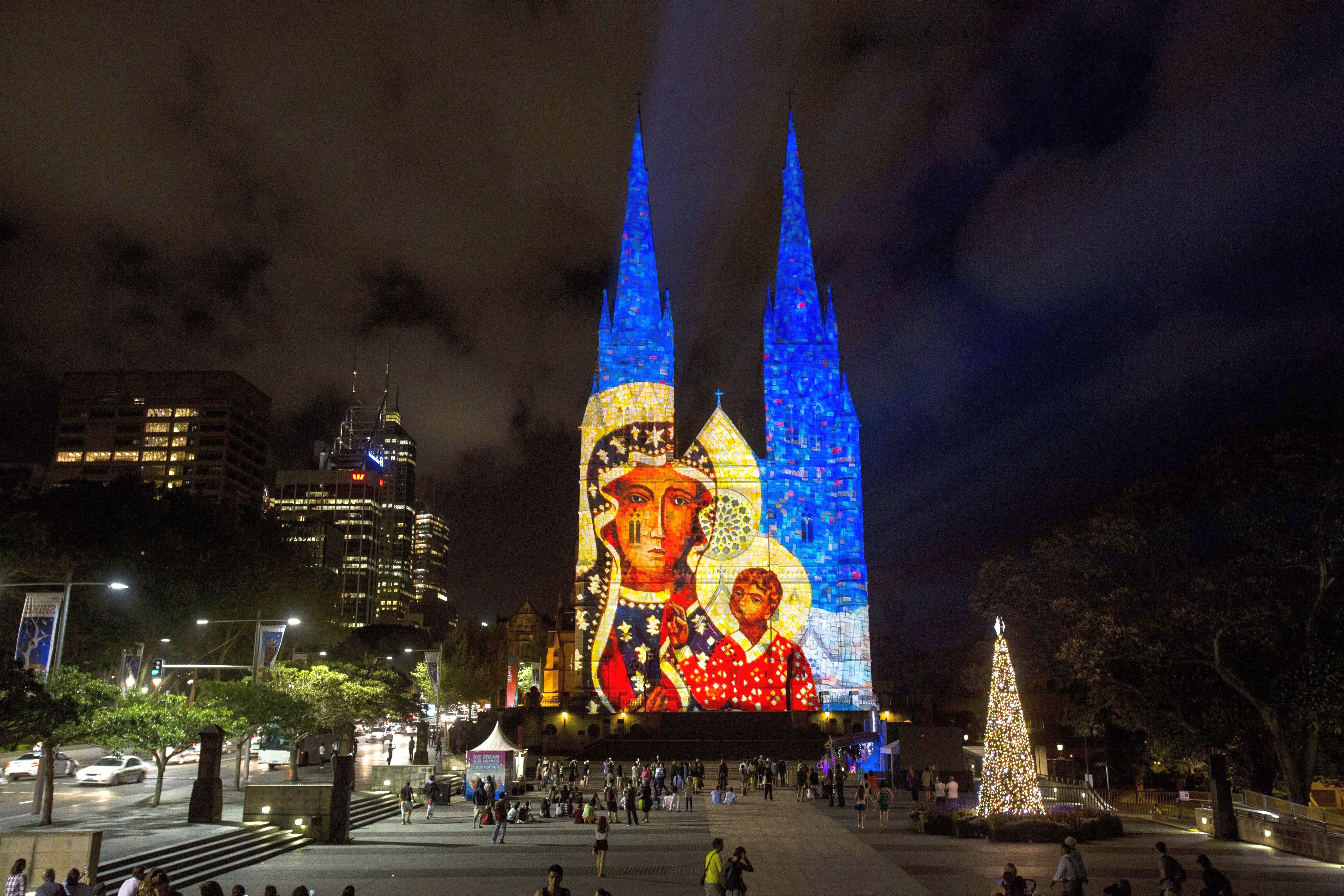 Катедралата Св. Мария в Сидни преди Коледа