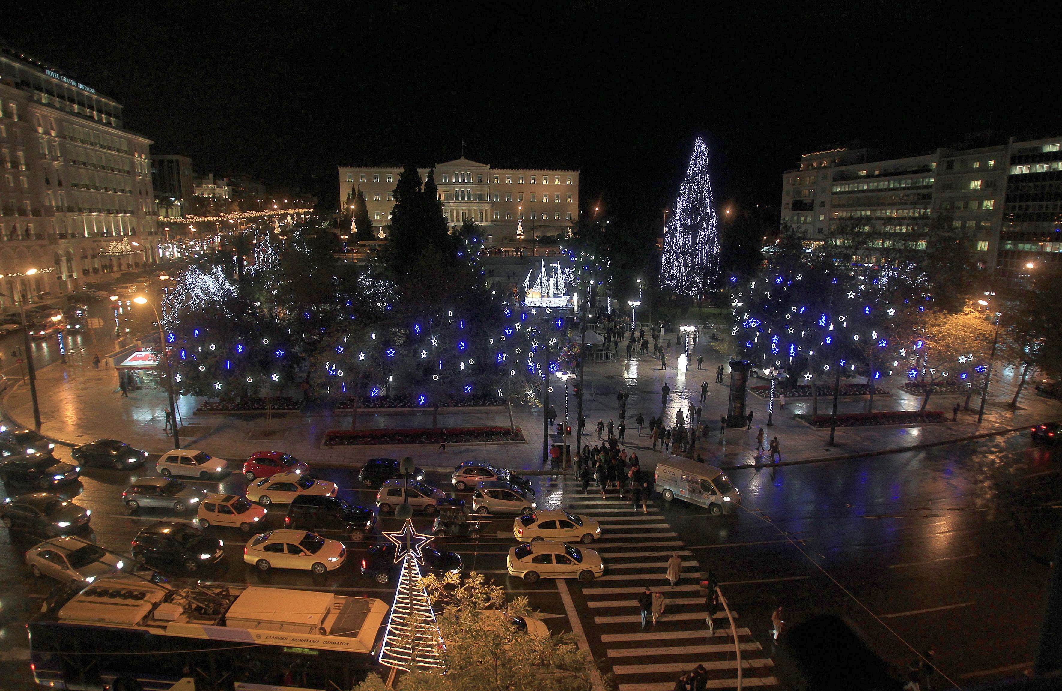 Коледна украса в гръцката столица Атина