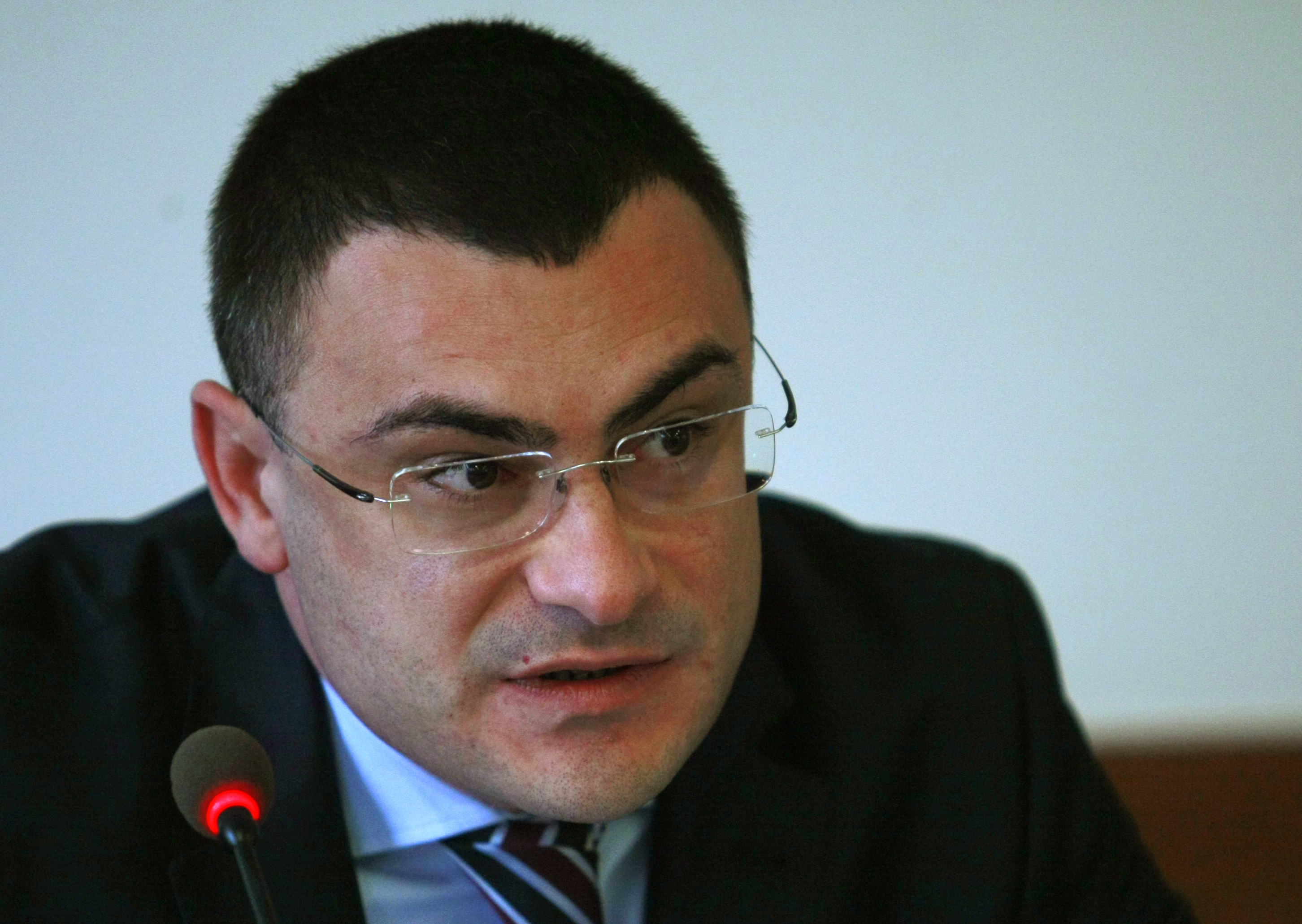 Шефът на независимия регулатор Боян Боев и двамата му колеги не изпълниха искането на кабинета
