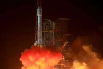 Нефритеният заек кацна на Луната