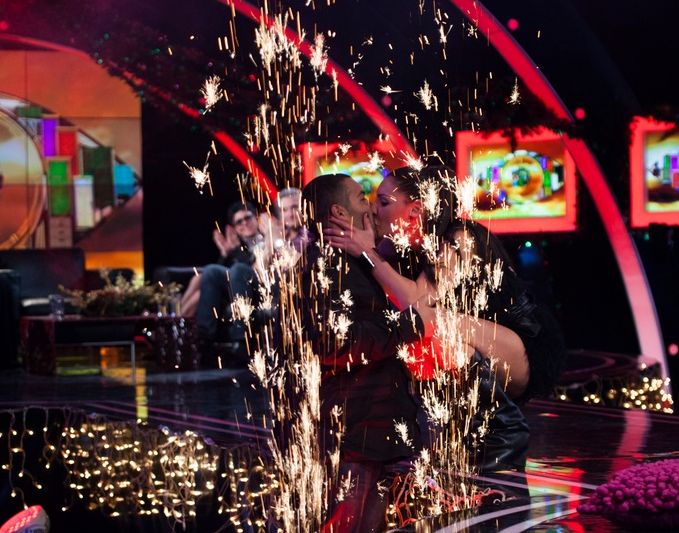 Златка Димитрова целува приятеля си Миро след победата си в Big Brother All Stars