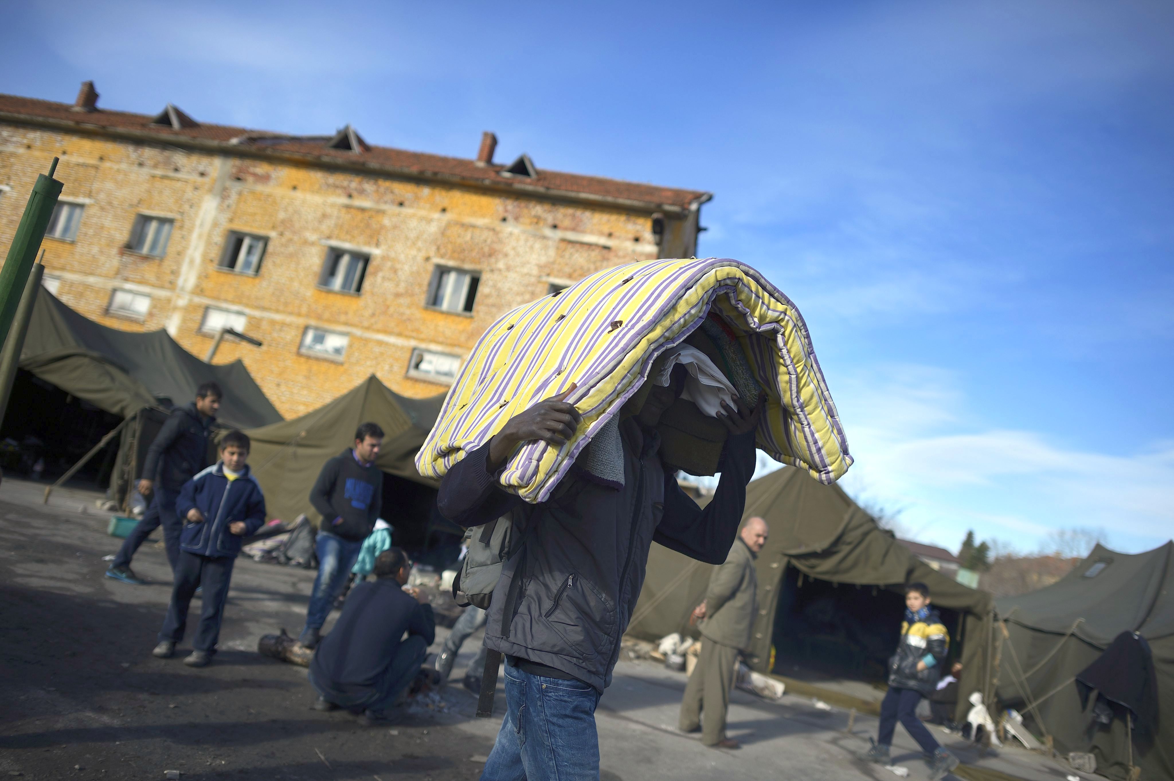 Нови 110 души ще бъдат назначени в Агенцията за бежанците