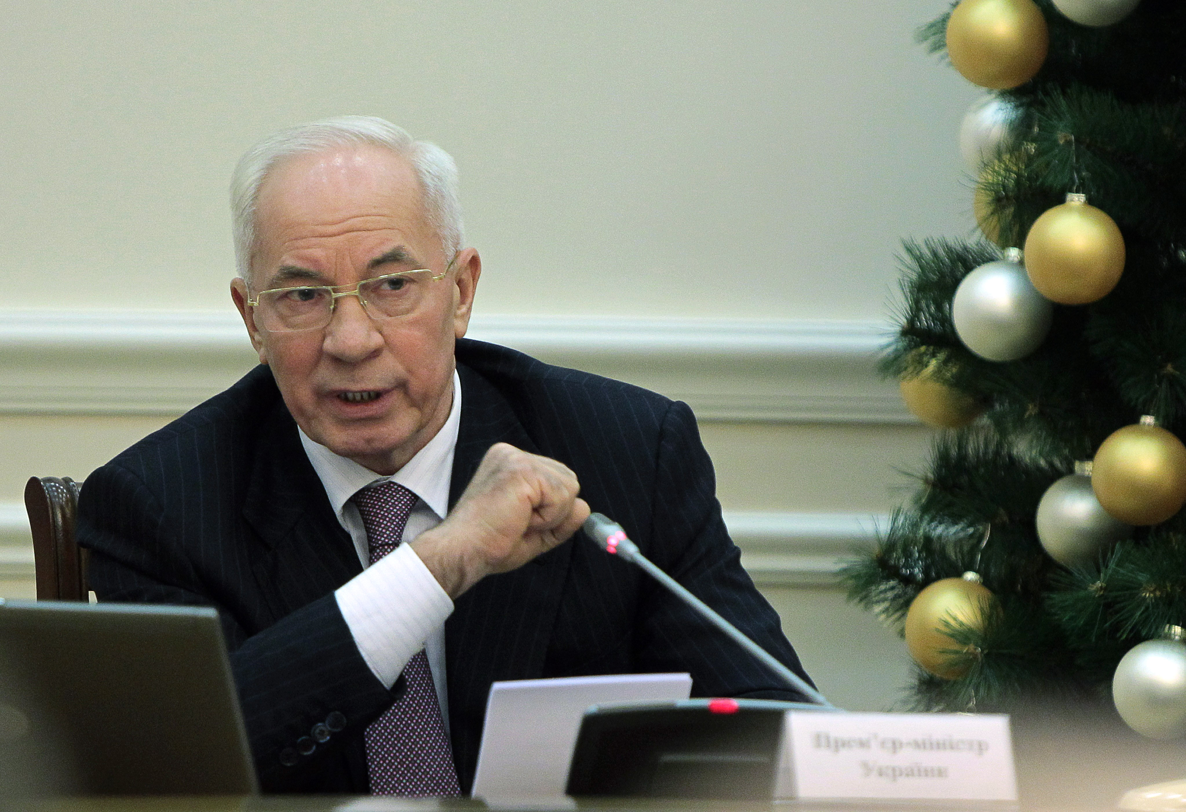 Азаров обяви от Москва, че комитет ще спасява Украйна