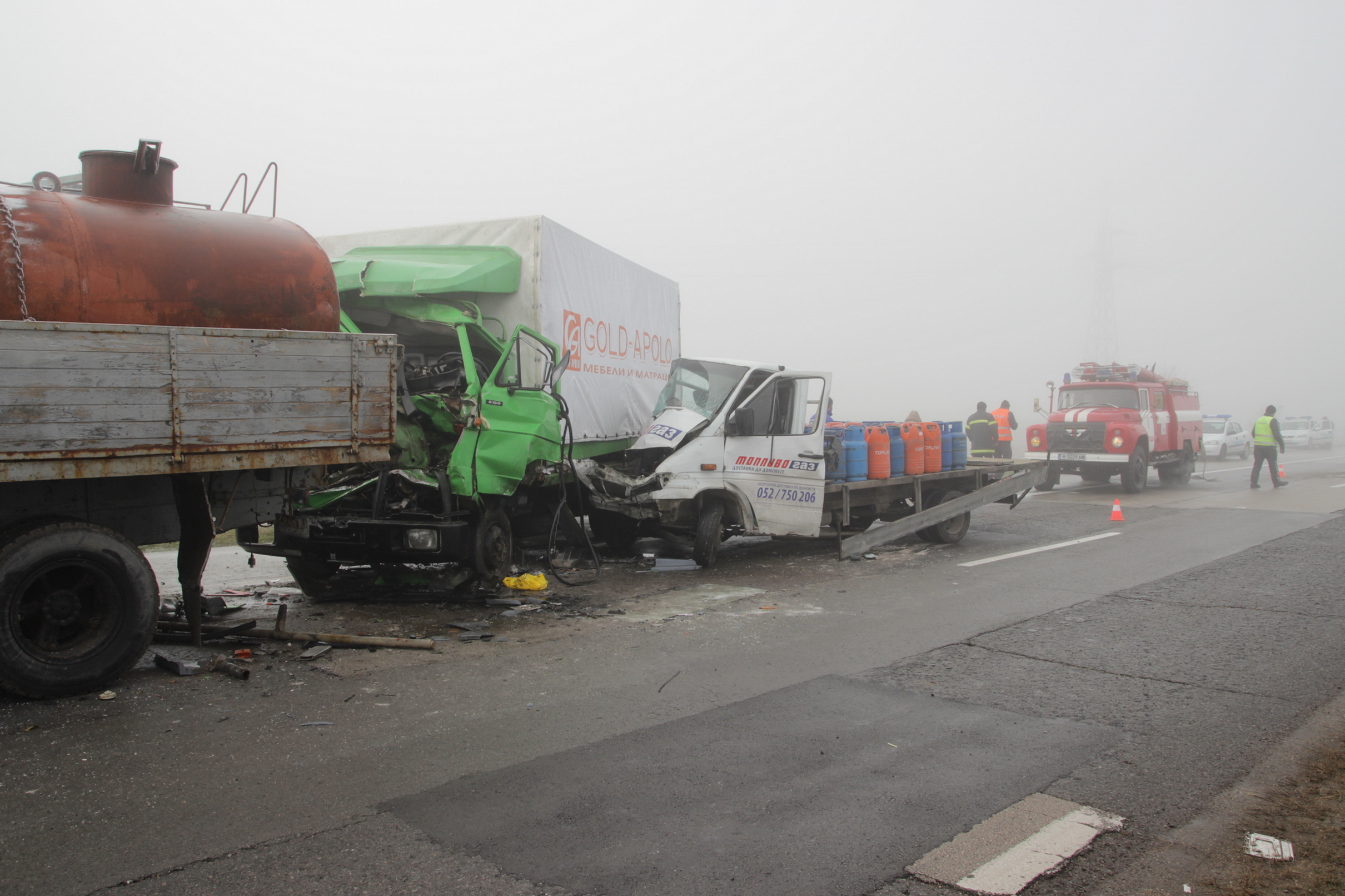 Три камиона и две леки коли се удариха на ”Хемус”
