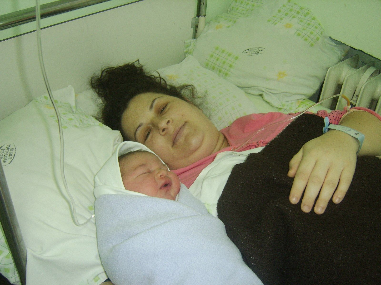 Бебе с тегло 5920 грама се роди в Тутракан