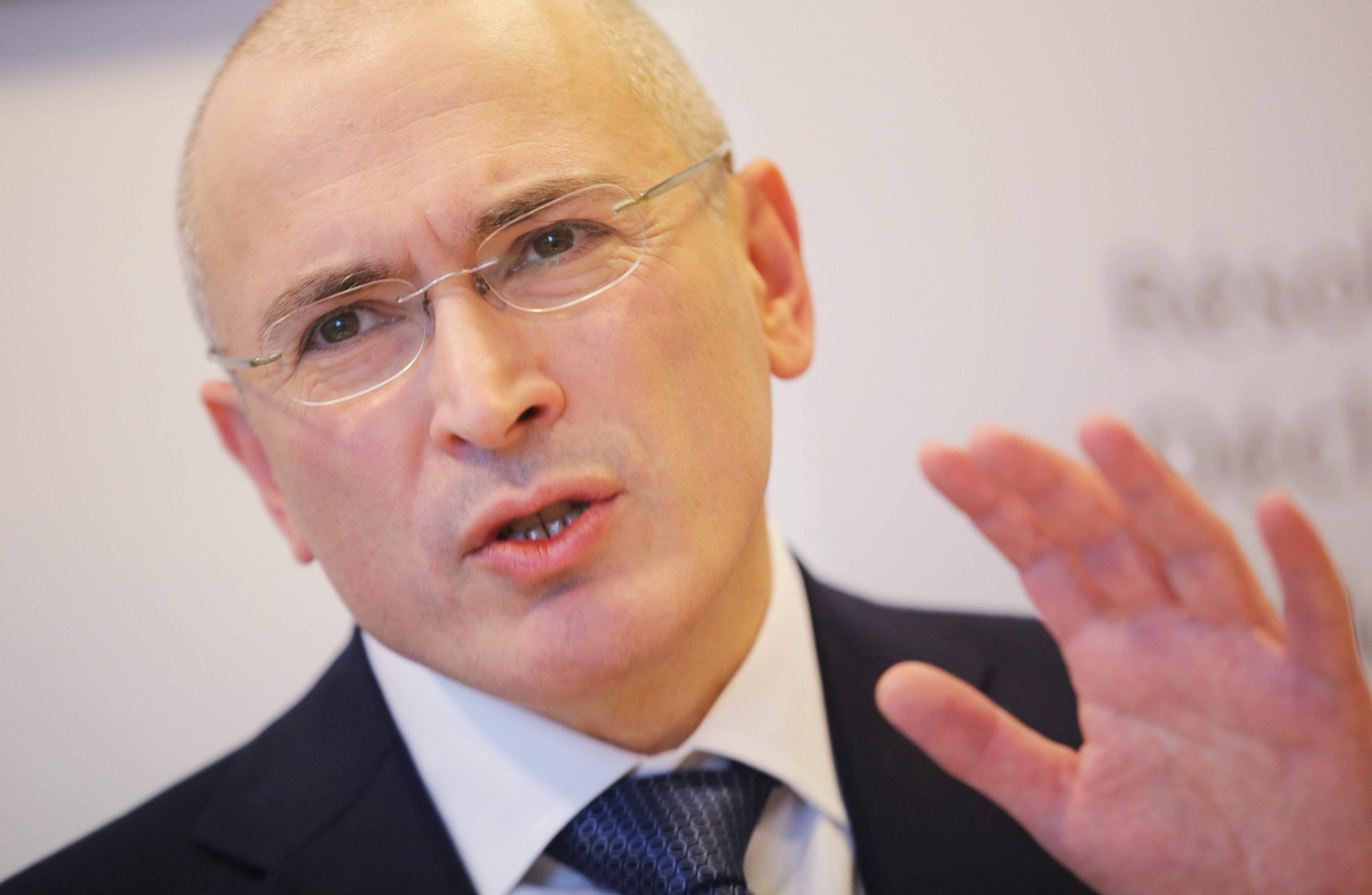 Разследват Ходорковски заради убийството на руски кмет