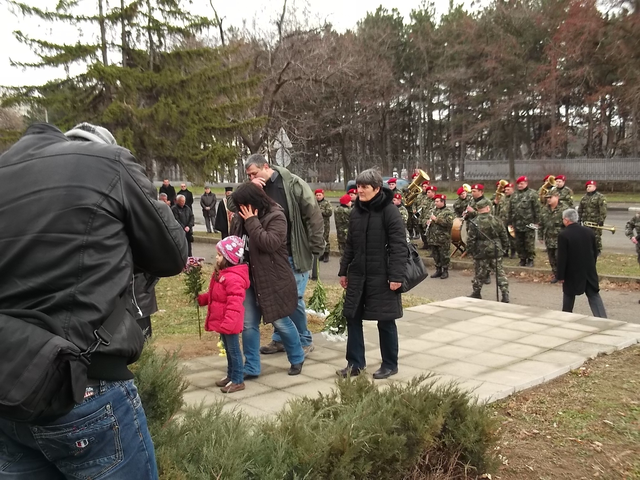 Пред паметника на загиналите български войни бяха положени цветя