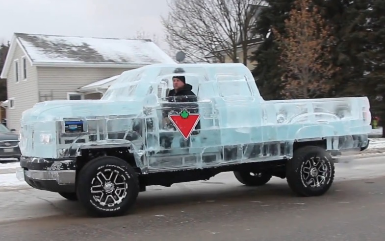 Автомобил от лед кандидатства за Гинес (видео)