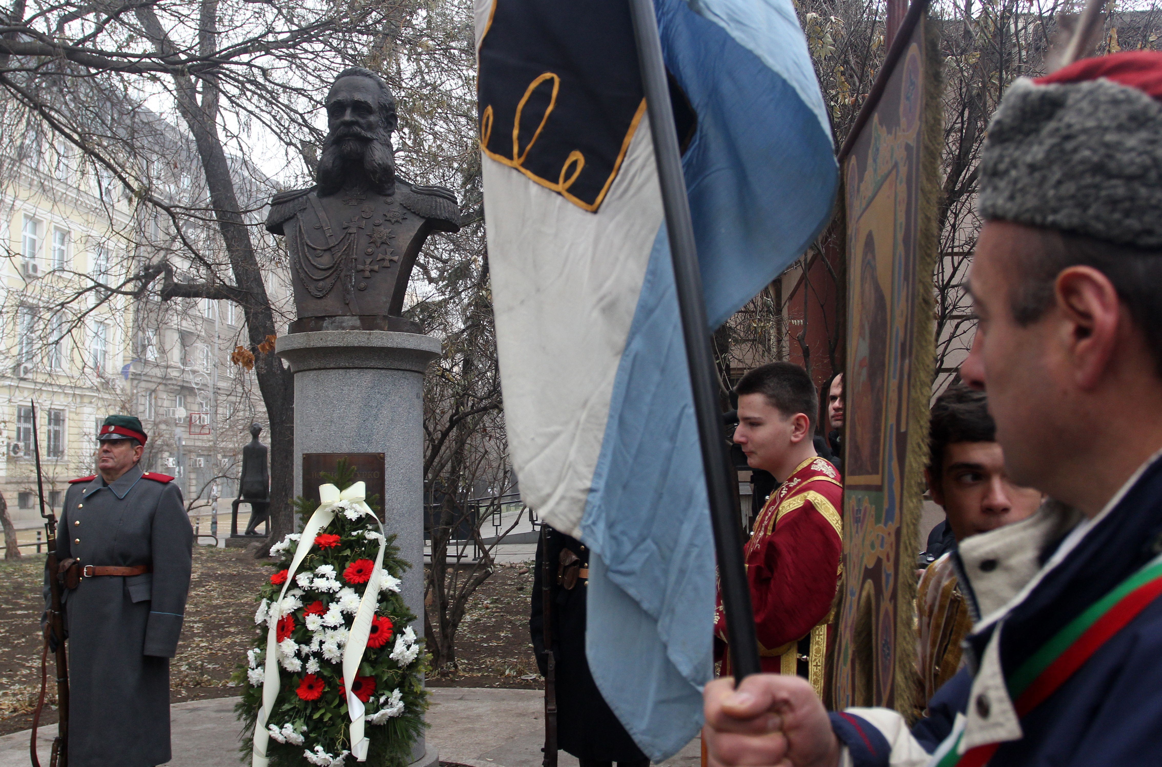 Празнична програма пред Паметника на Българския опълченец