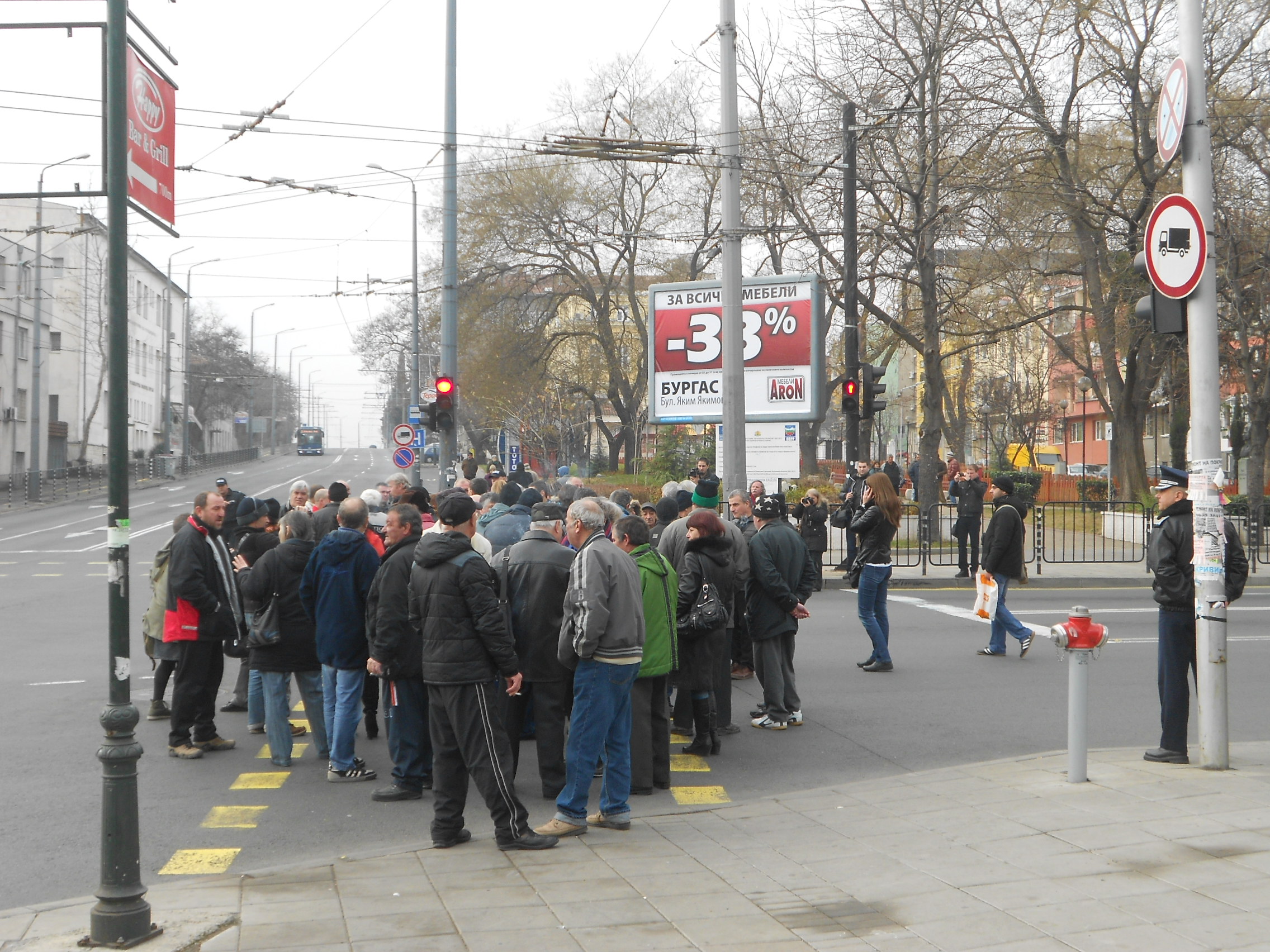 Съкратени работници от корабостроителния завод протестираха в Бургас