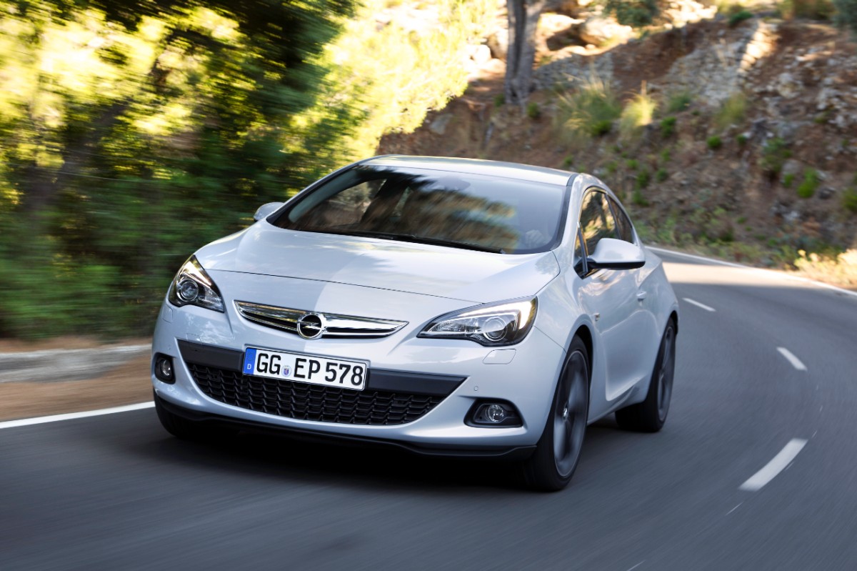 Opel Astra GTC вече с турбо мотор с 200 к.с.