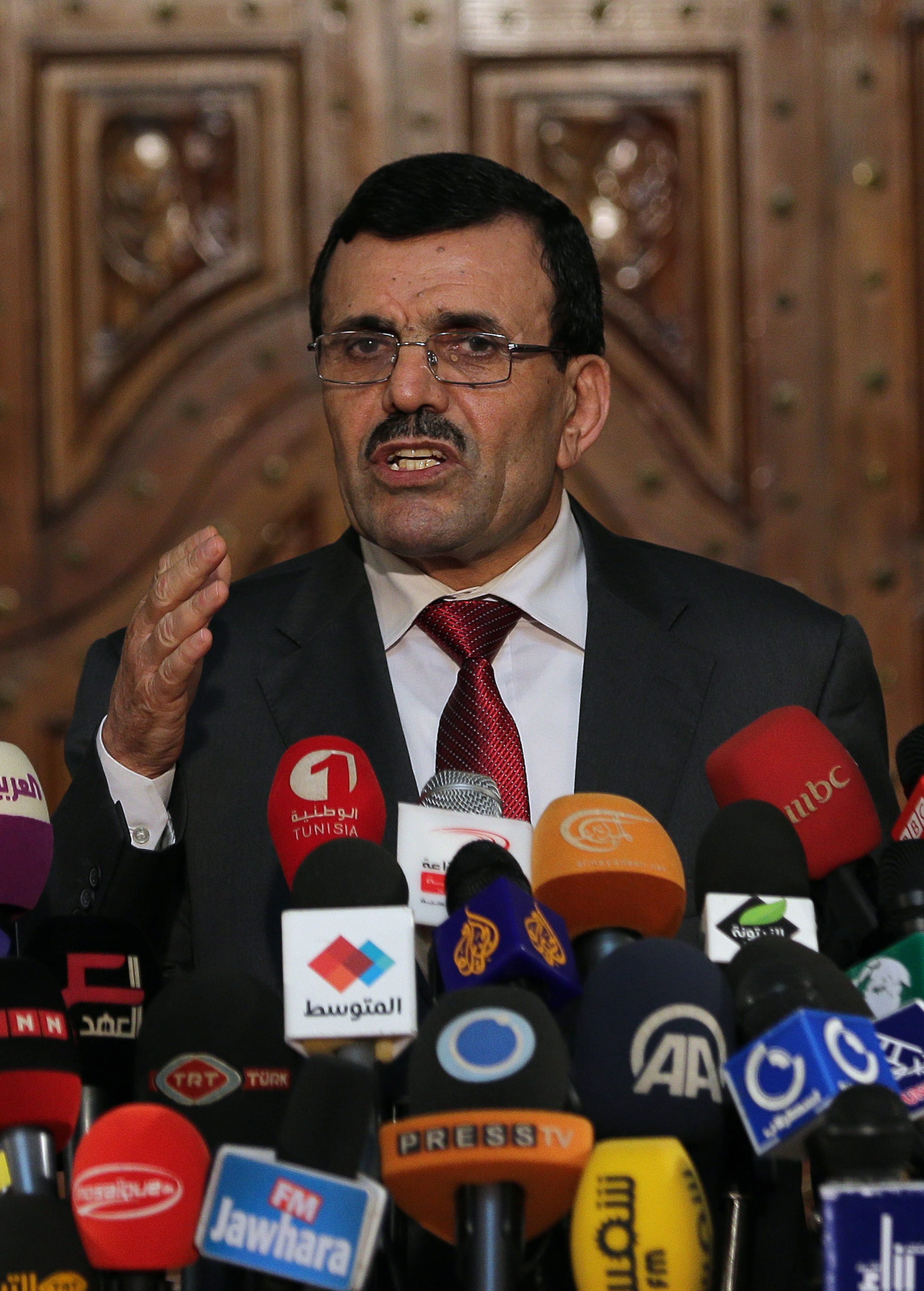 Али Ларайед се съгласи да подаде оставка след дълги преговори със светската опозиция