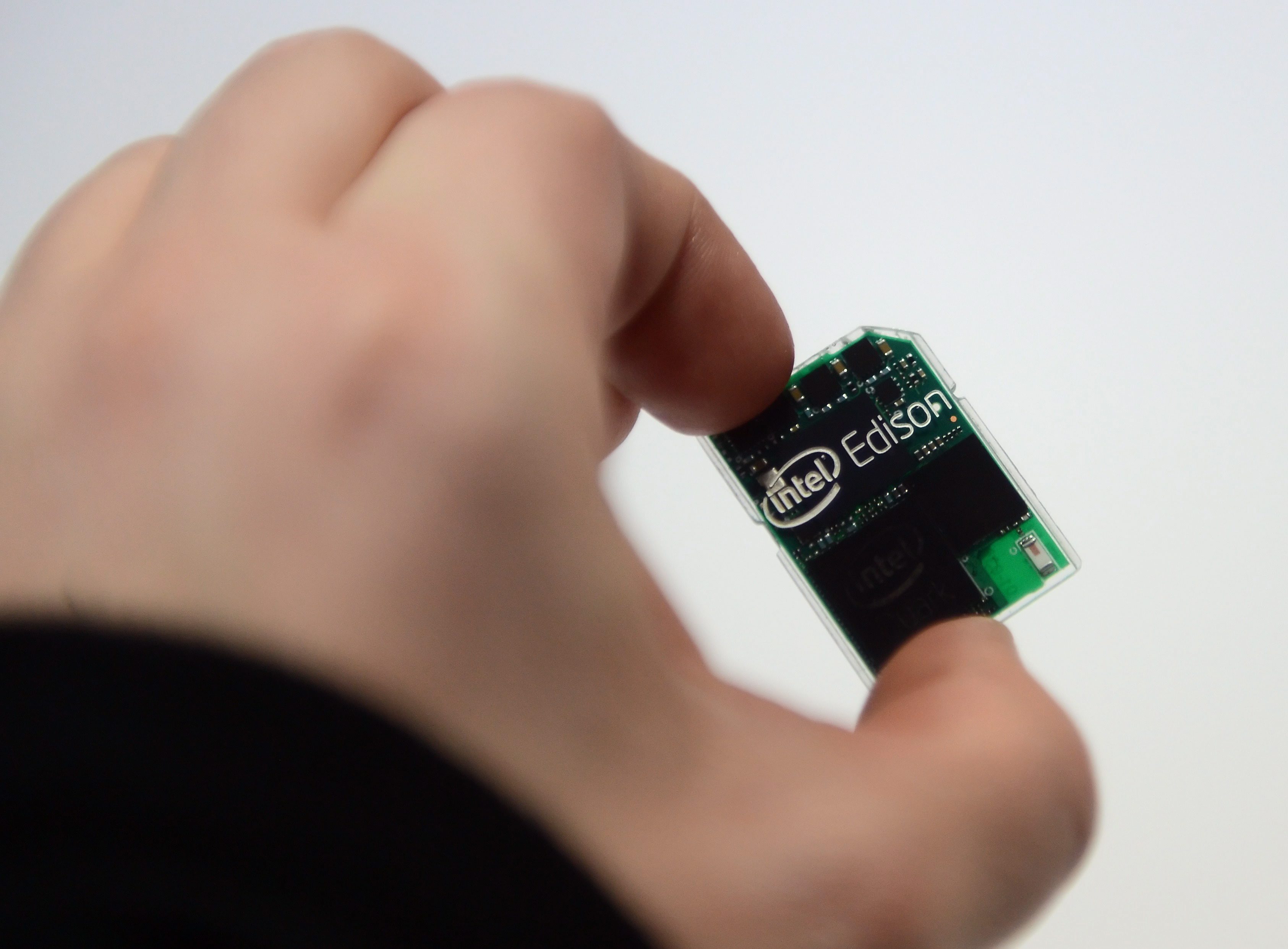 Изследователите ще поставят мини-компютъра на Intel в кошери