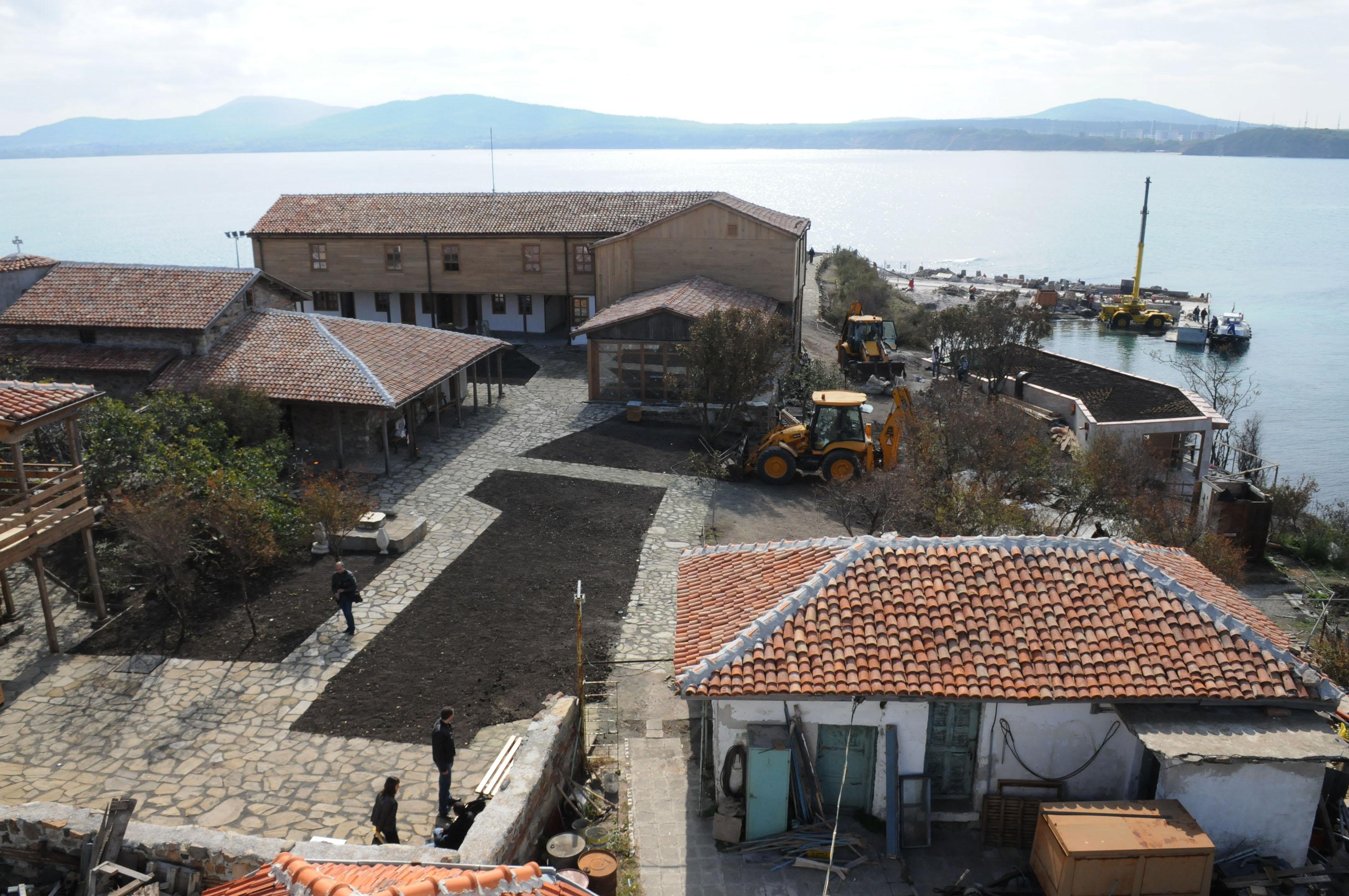 Усилена подготвка на остров Анастасия за сезона